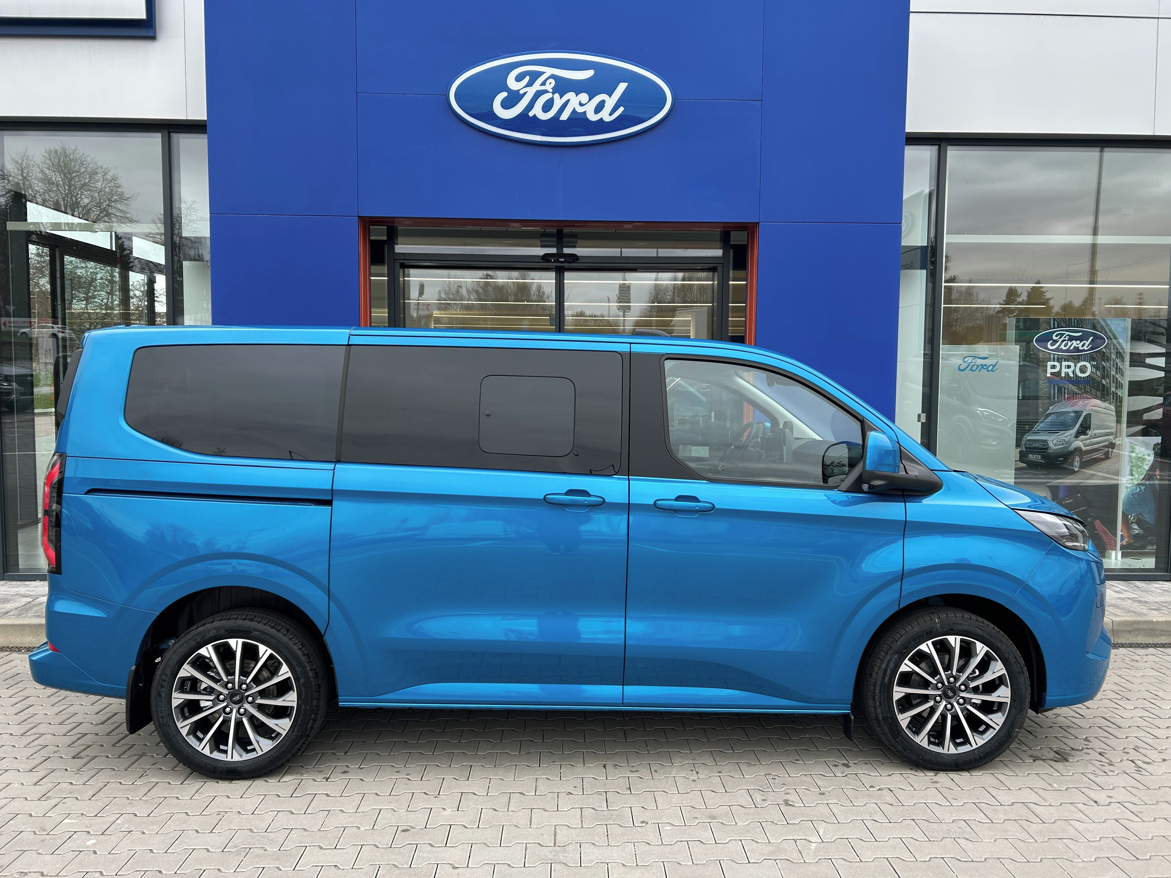 Ford Tourneo Custom, Titanium X L1 2.5 PHEV 171kW - fotka 5