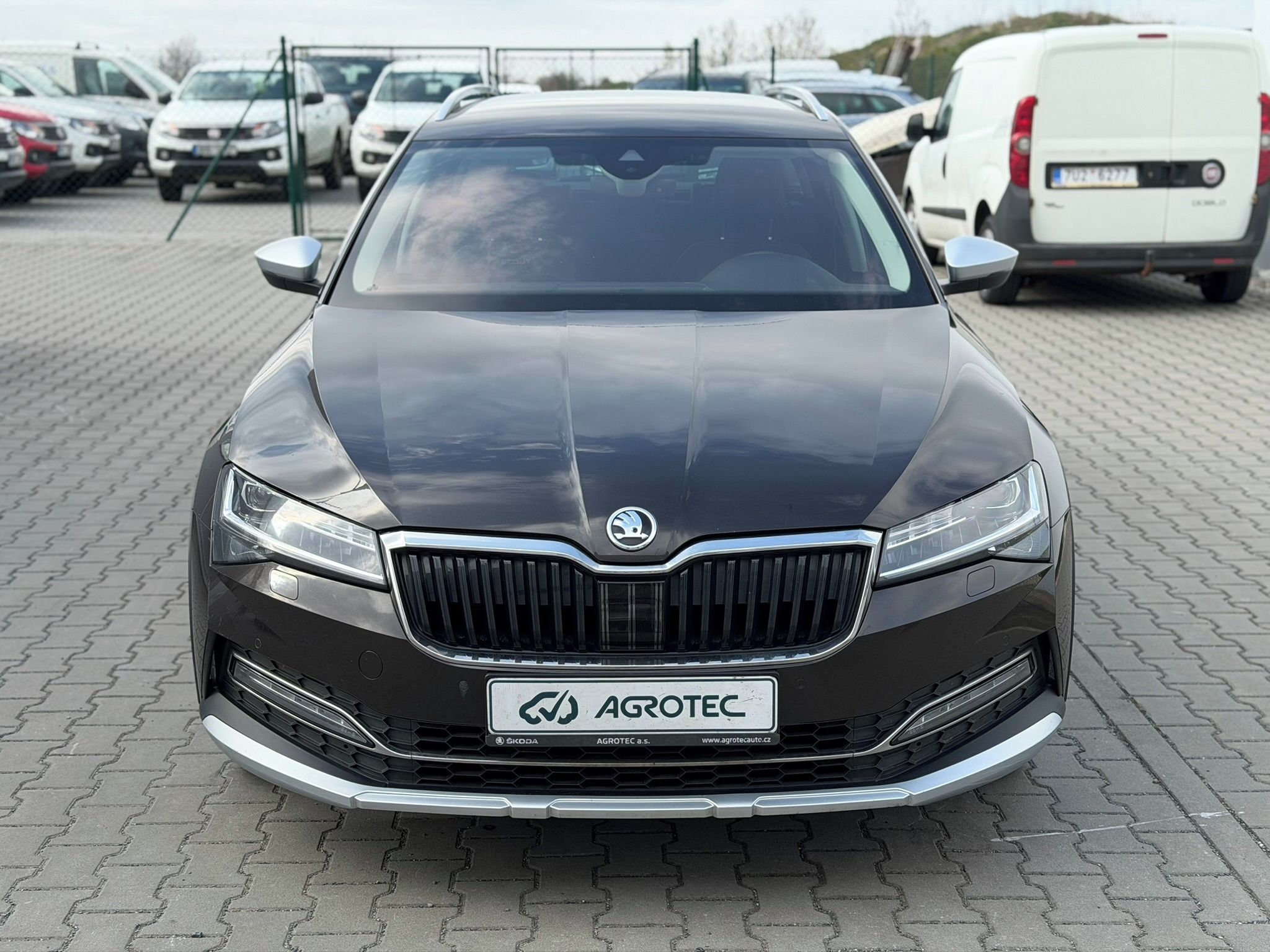 Škoda Superb, 2.0 TDI 147kW Scout Combi 4x4 - fotka 2