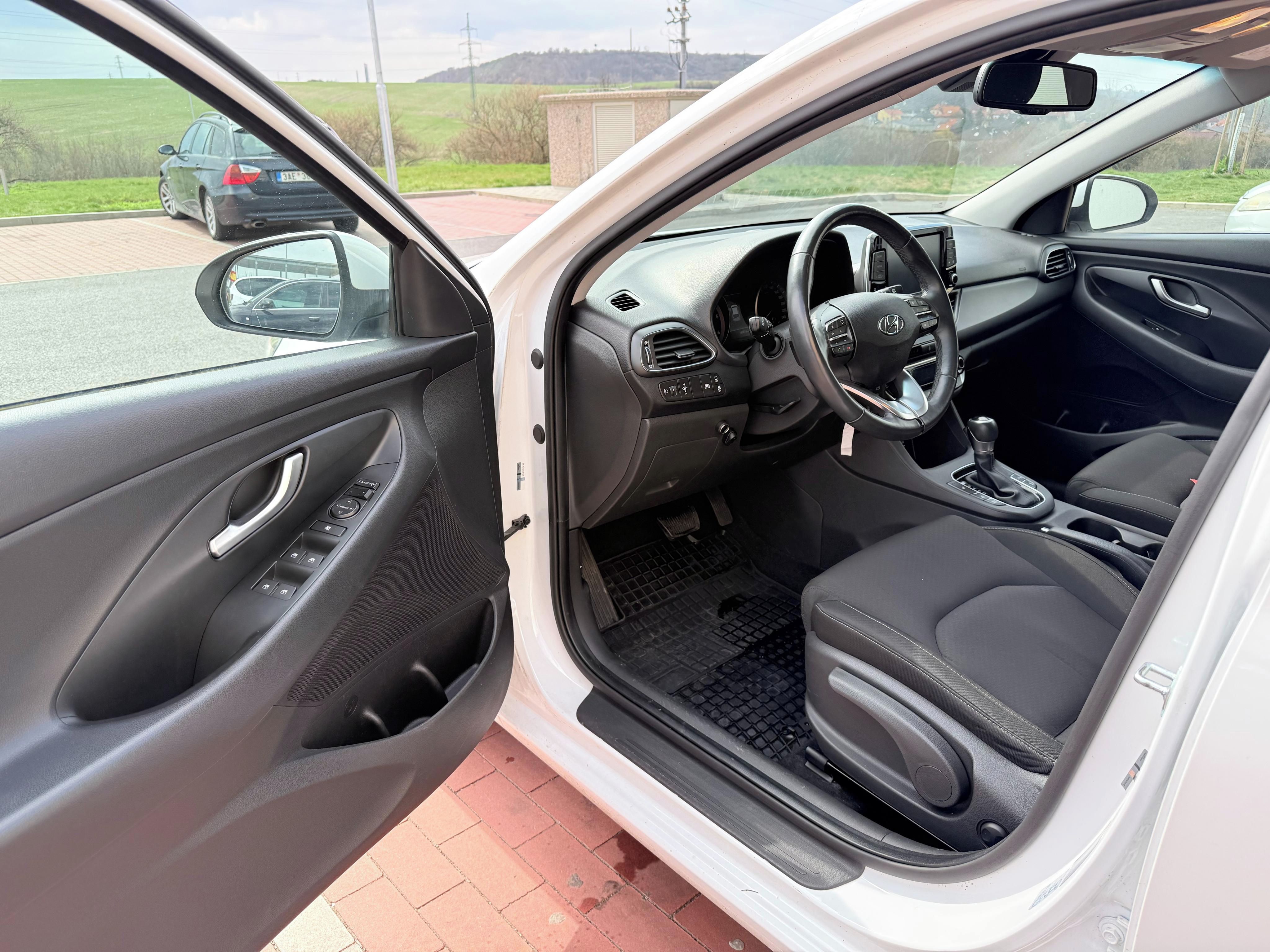 Hyundai i30, 1.6 CRDi AUTOMAT - fotka 5