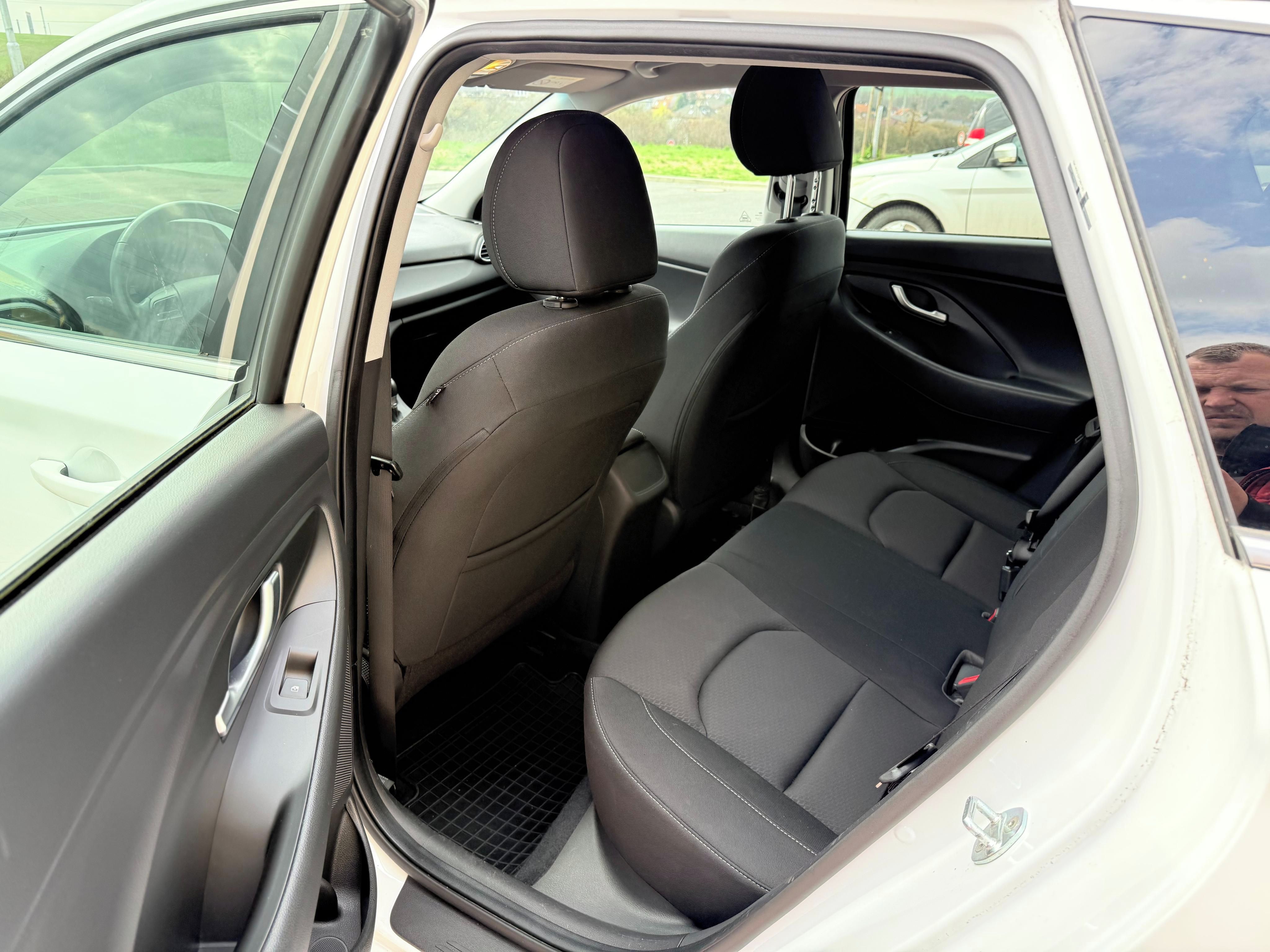Hyundai i30, 1.6 CRDi AUTOMAT - fotka 6