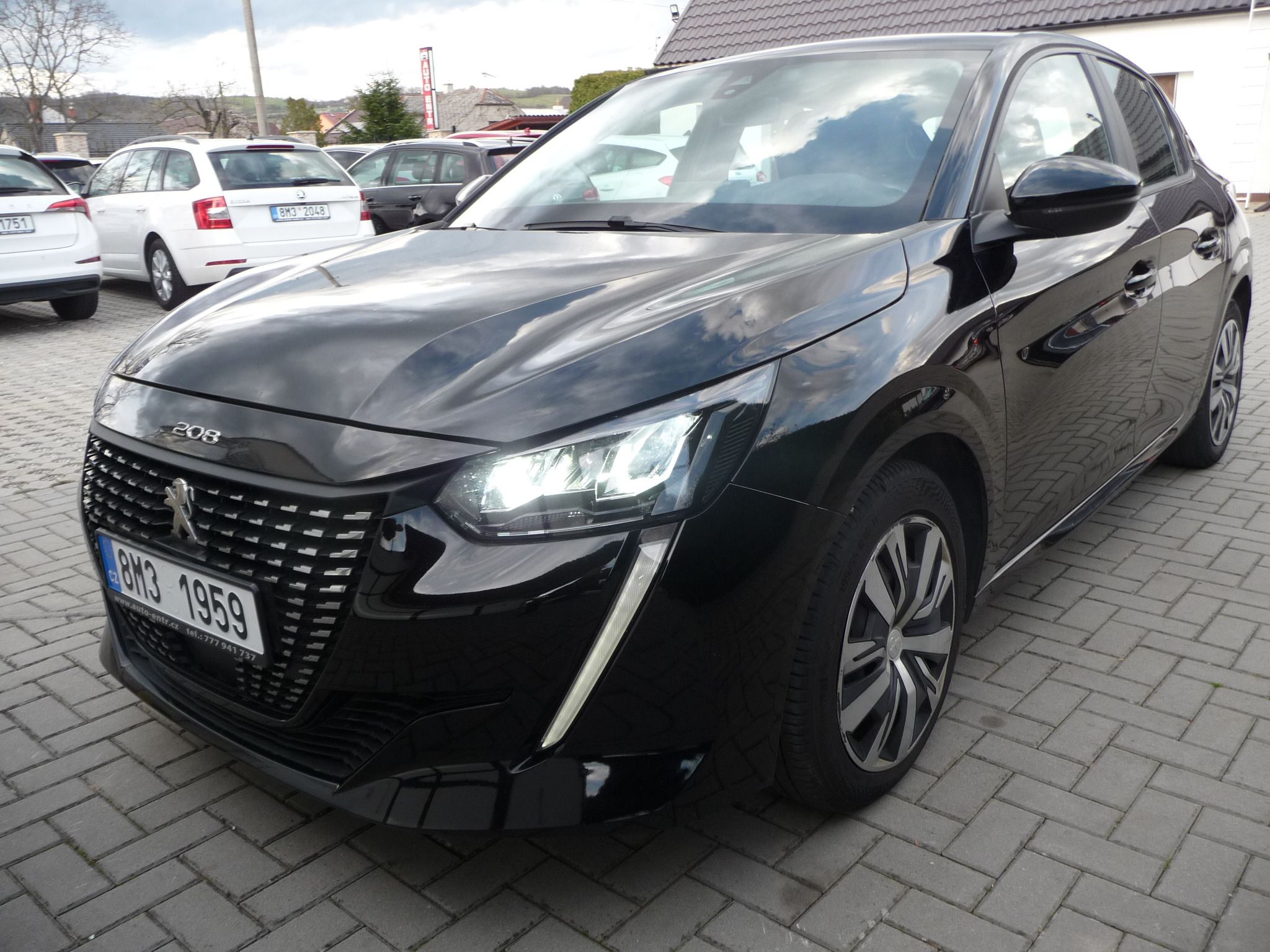 Peugeot 208, 1.2i Alure Puretech po 1.majit