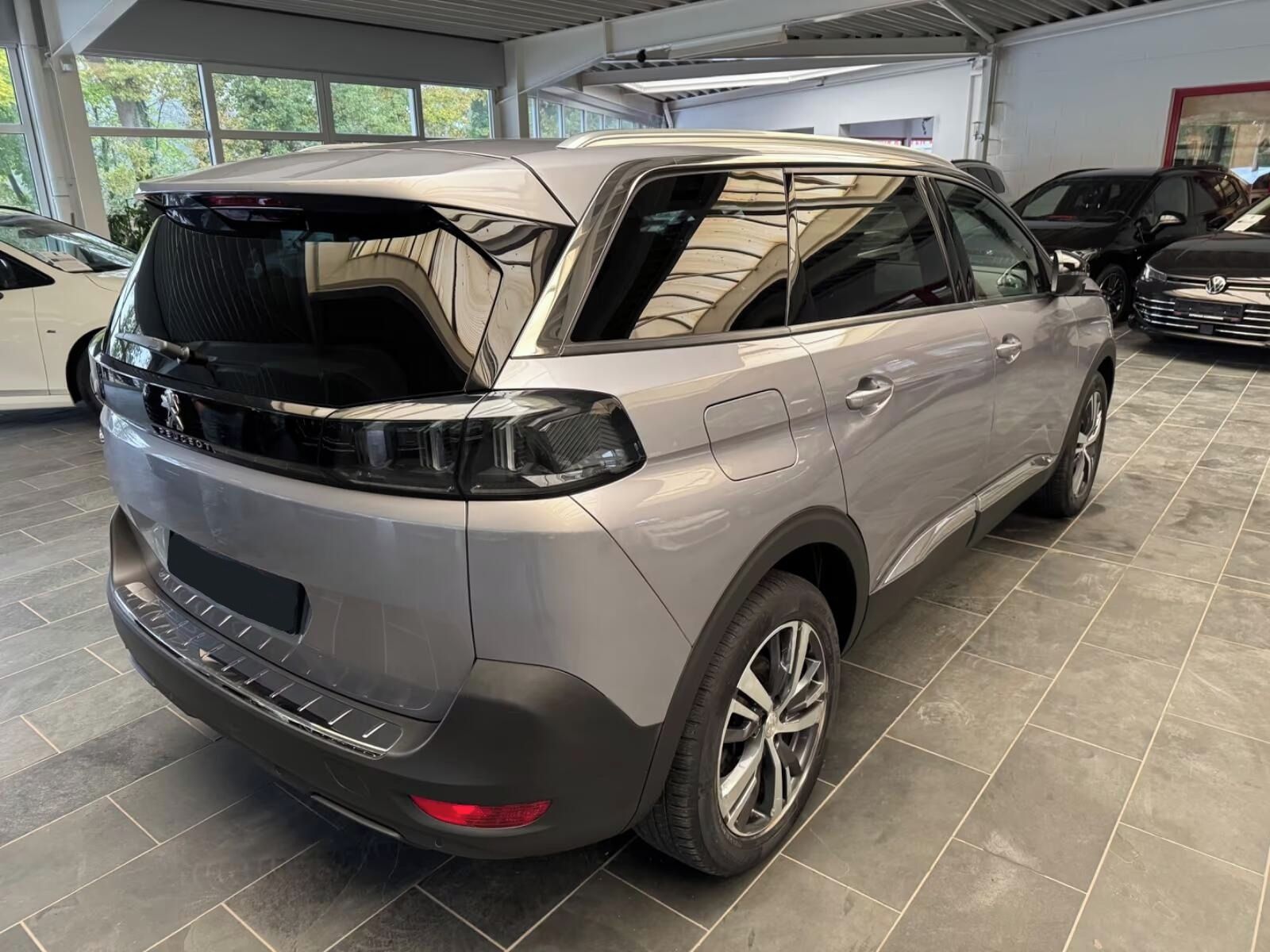 Peugeot 5008, 1.2 Allure Pack*7 míst*Navi* - fotka 4