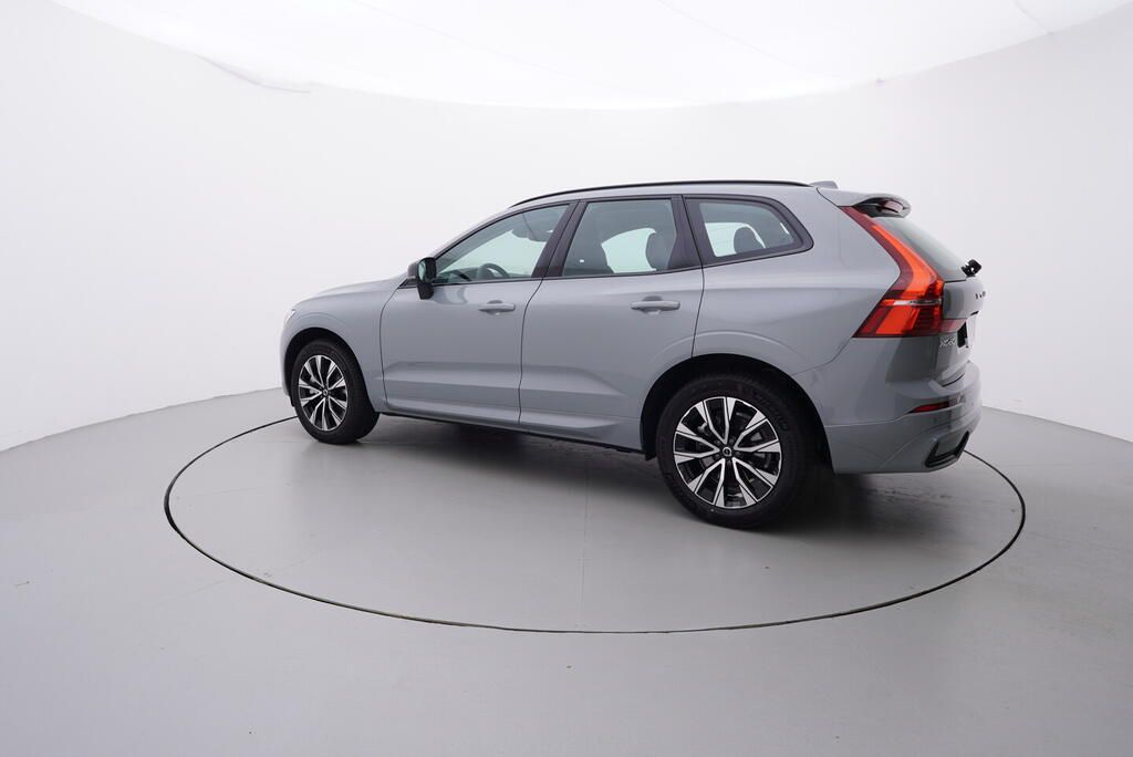 Volvo XC60, Plus Dark 2.0 B4 145 kW - fotka 3