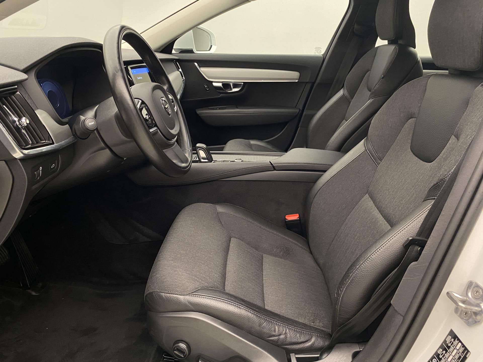 Volvo V90, B4 MOMENTUM AUT CZ - fotka 3