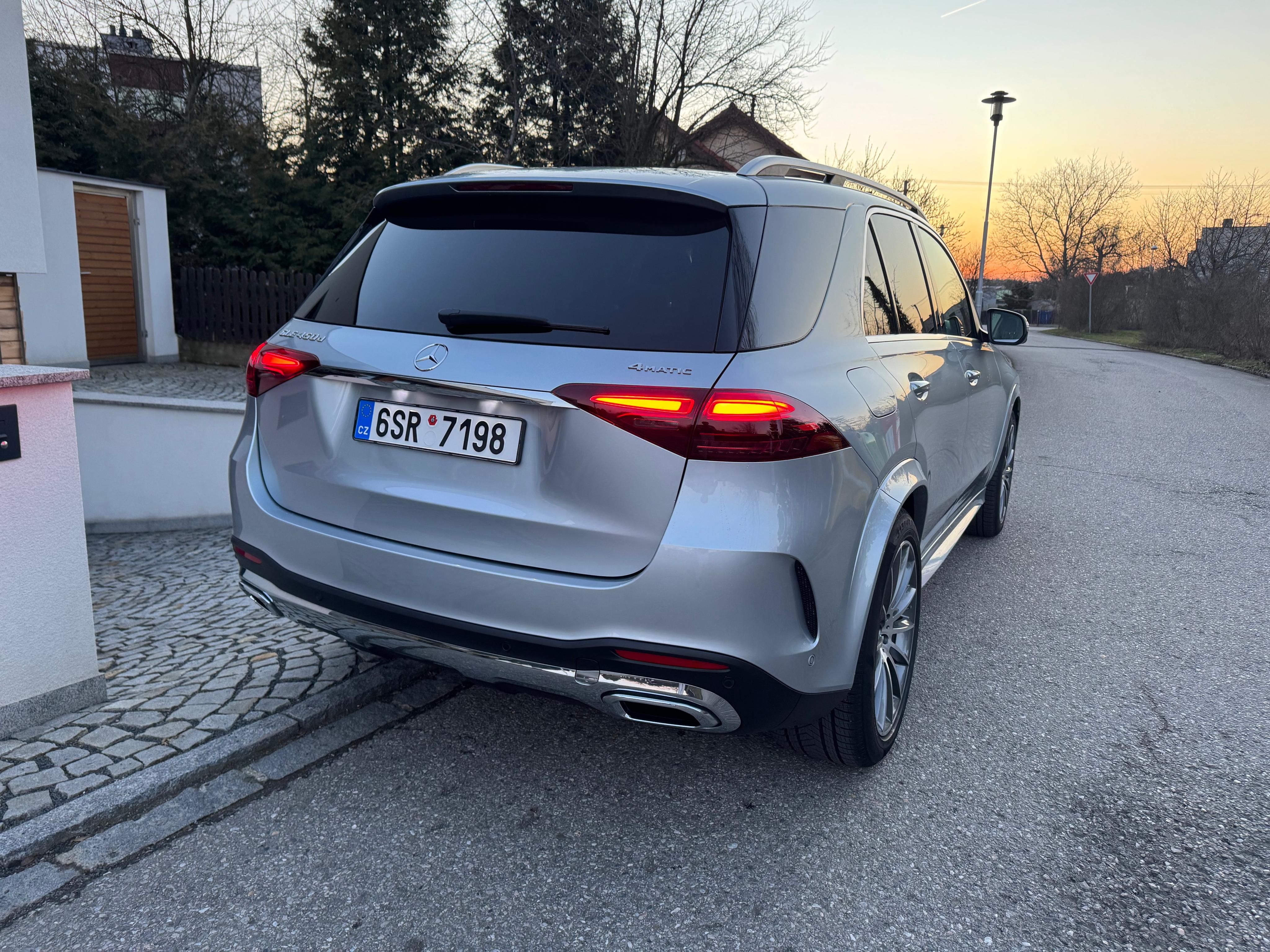 Mercedes-Benz GLE, 450d 4MATIC, ZÁRUKA DO 7/2028 - fotka 2