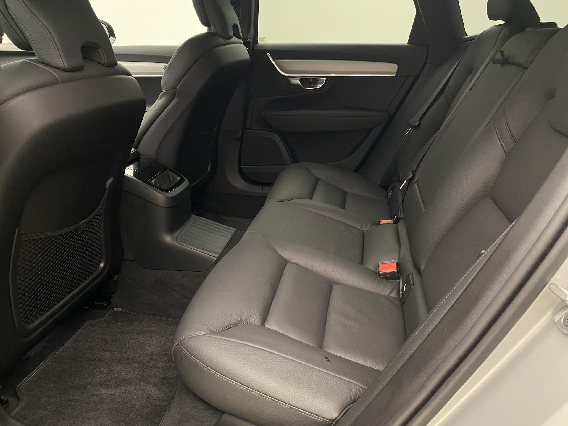 Volvo V90, T6 AWD RECHARGE DARK PLUS - fotka 5