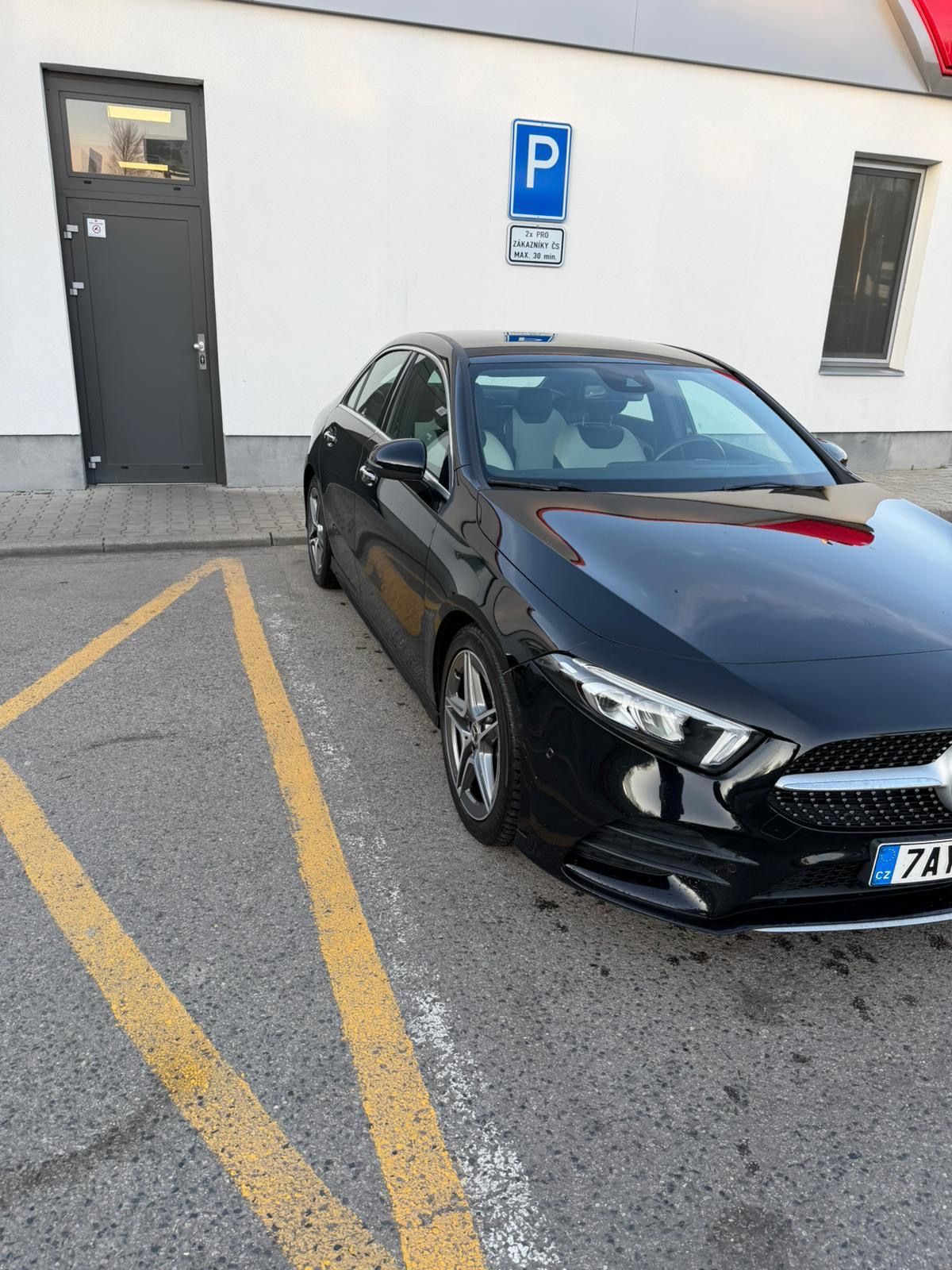 Mercedes-Benz Třídy A, Mercedes-Benz A180d sedan - fotka 2