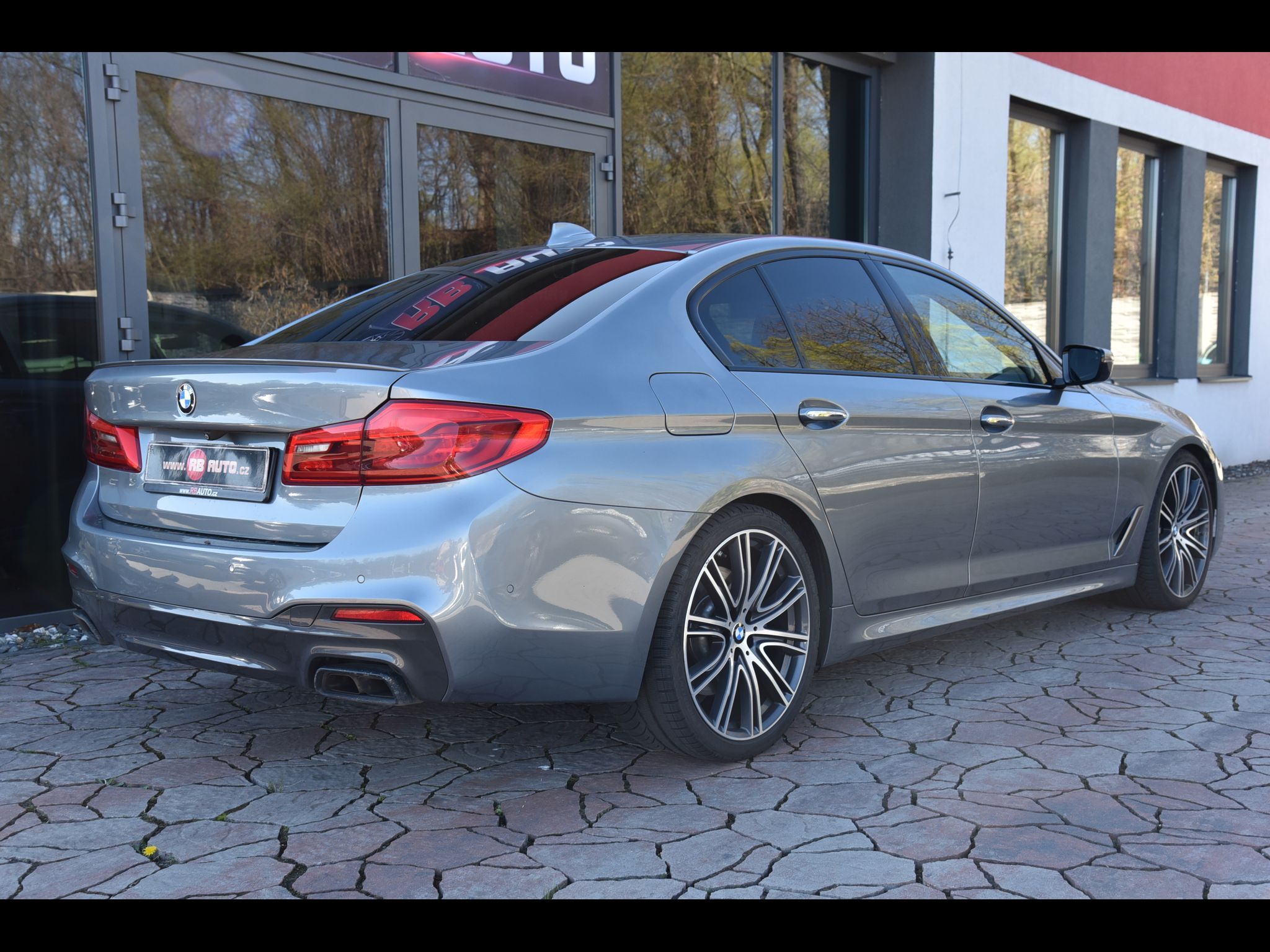 BMW Řada 5, 340kw - fotka 5