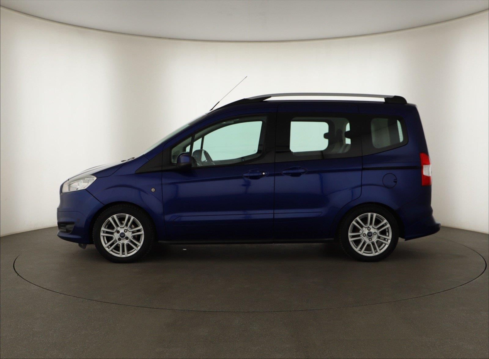 Ford Tourneo Courier, 1.6 TDCi, 5 míst, Titanium - fotka 3