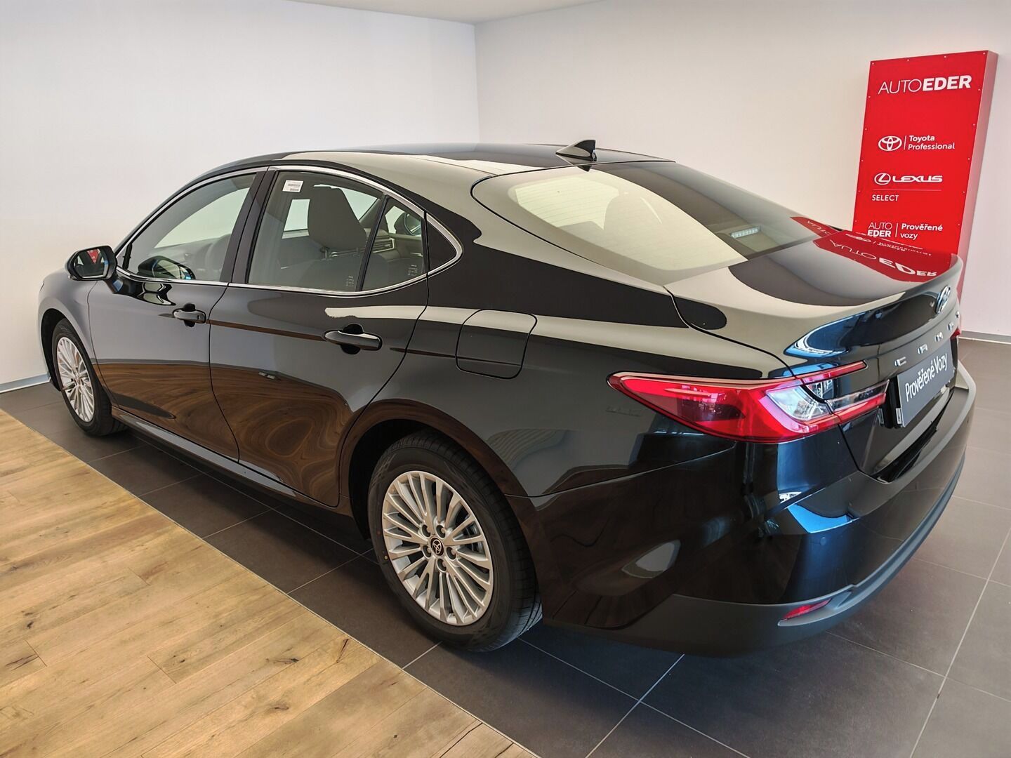 Toyota Camry, 2,5 Hybrid CVT Comfort - fotka 6