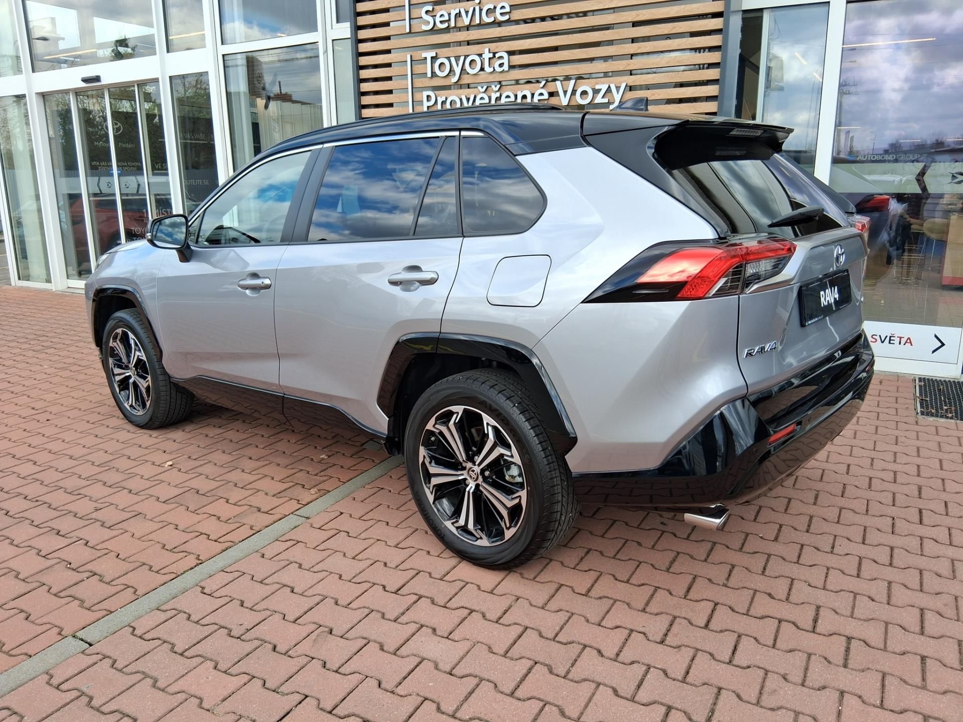 Toyota Rav4, 2,0 PHEV Selection 4x4 - fotka 4