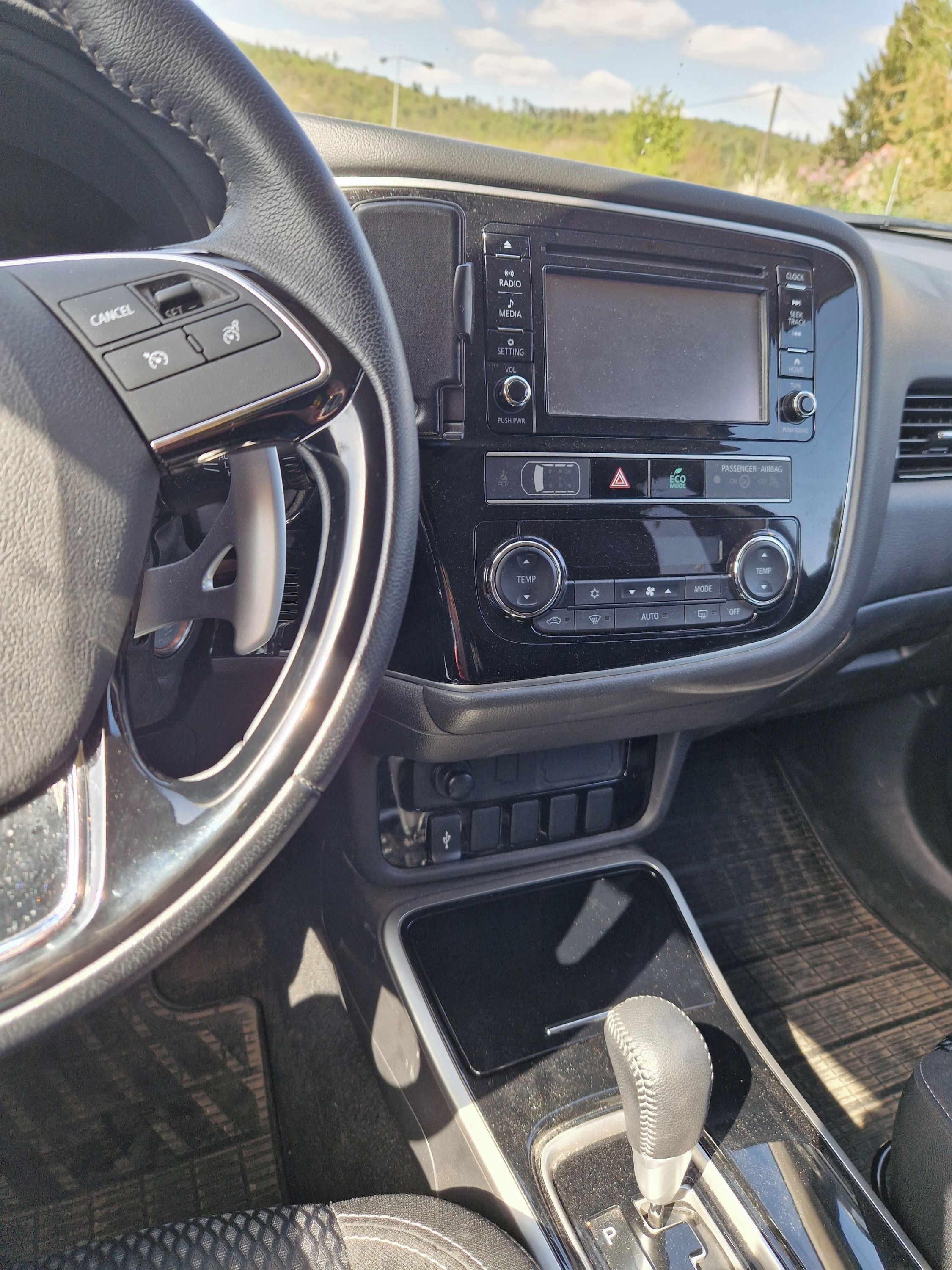Mitsubishi Outlander, 2.0 benzin, automat, 1 vl. - fotka 3