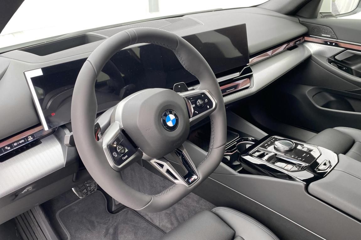 BMW Řada 5, 540d xDrive Touring - fotka 3