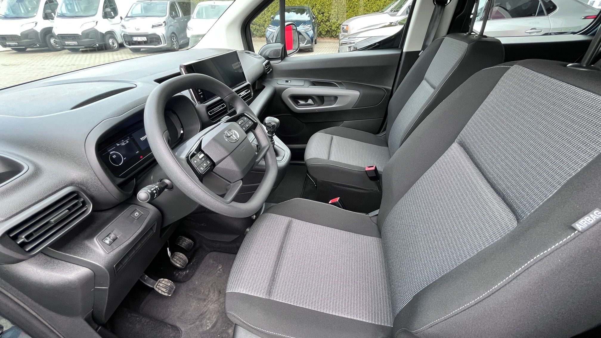 Toyota Proace City Verso, Long 1,2i 110PS Business 7s - fotka 6
