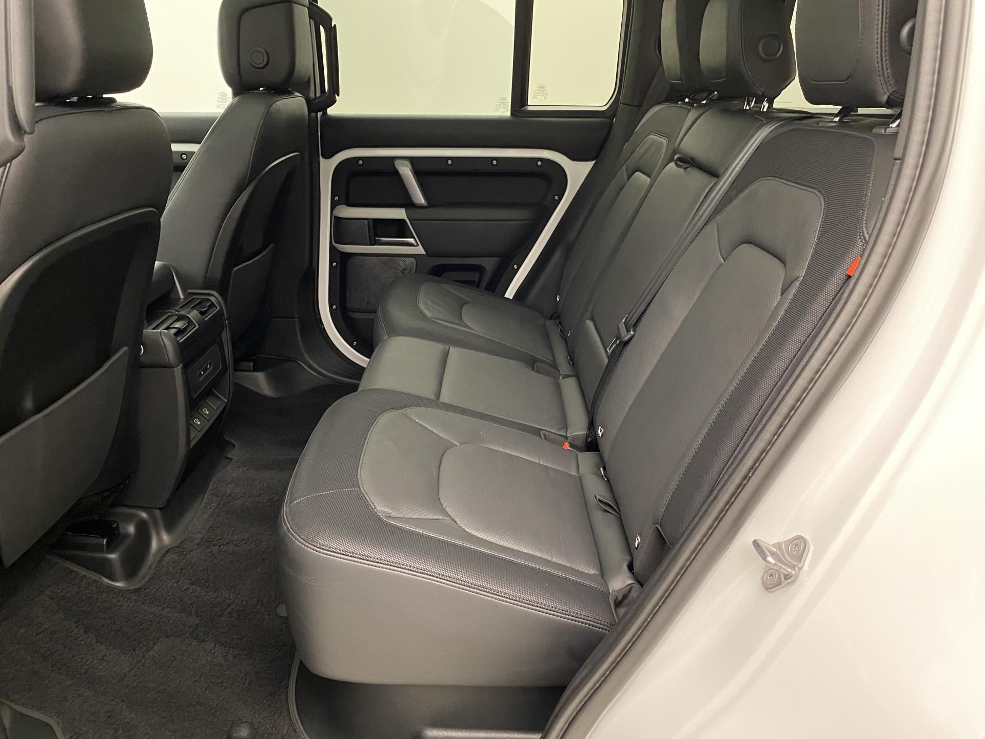 Land Rover Defender, P400 X-DYNAMIC HSE AWD AUT CZ - fotka 6