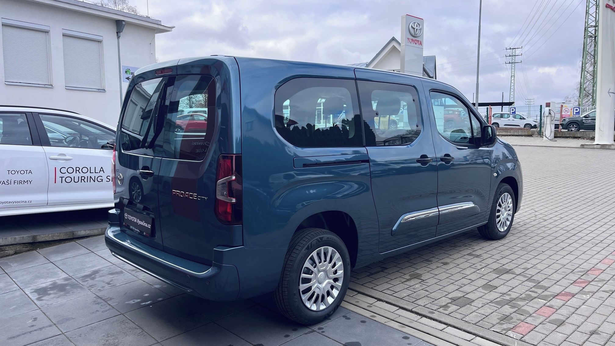 Toyota Proace City Verso, Long 1,2i 110PS Business 7s - fotka 3