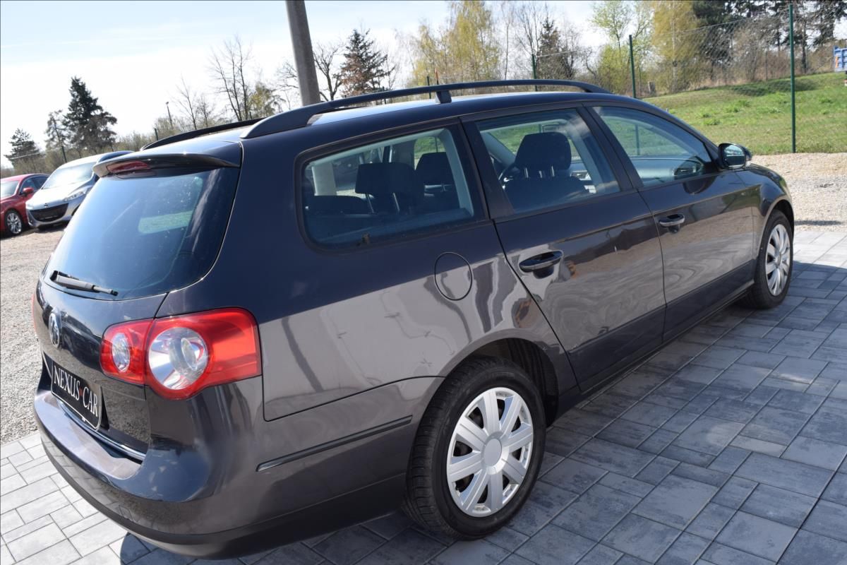 Volkswagen Passat, 1,9 TDI 77KW KLIMA 1XMAJITEL - fotka 4