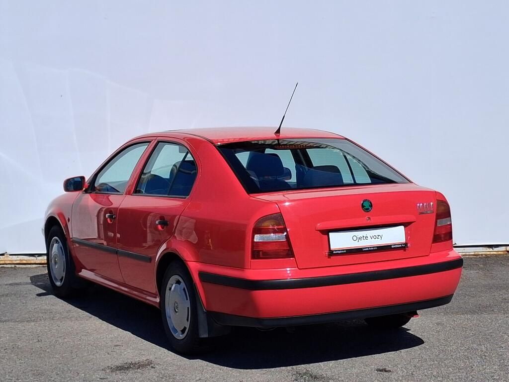 Škoda Octavia, 1.6 AEE 55 kW - fotka 6