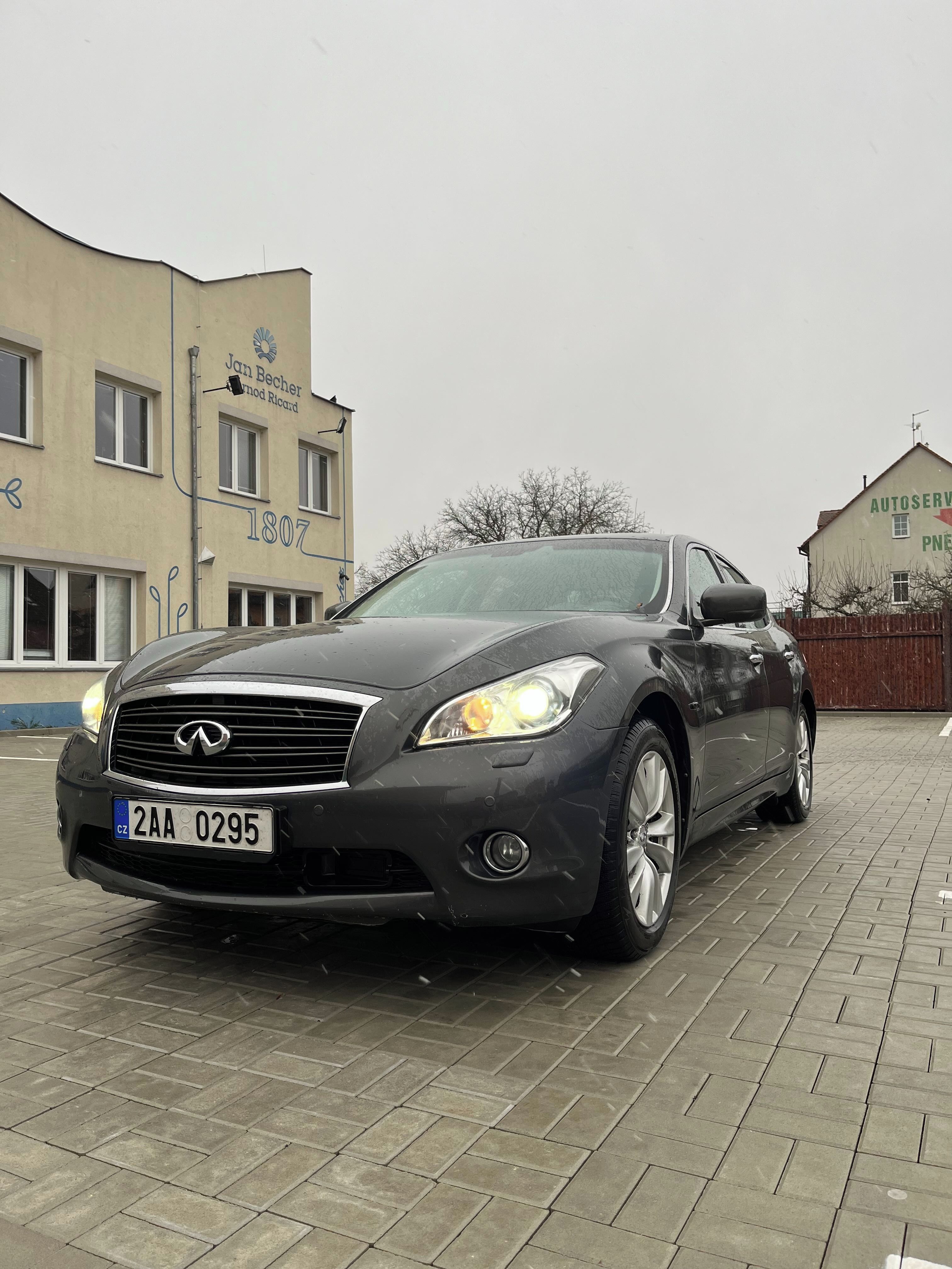 Infiniti M37, 3.7 V6, klimatizovaná sedadla - fotka 2