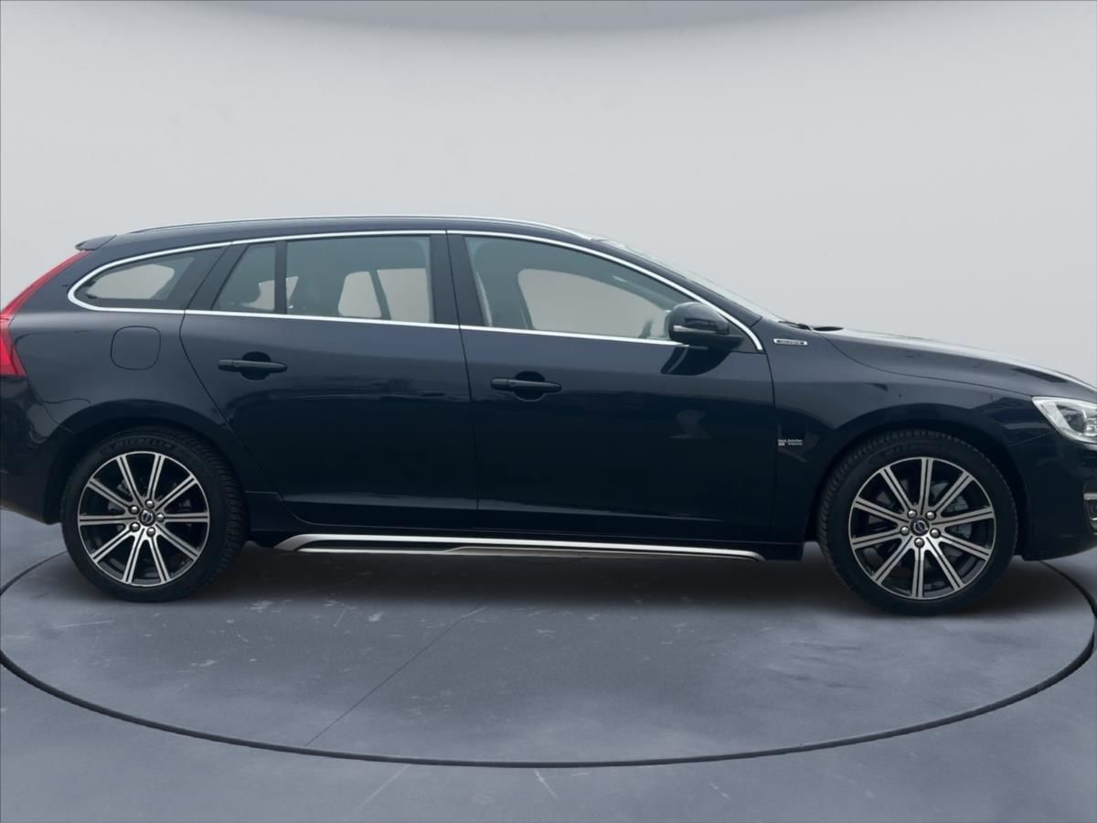 Volvo V60, 2,4 D6 AWD Hybrid - fotka 4