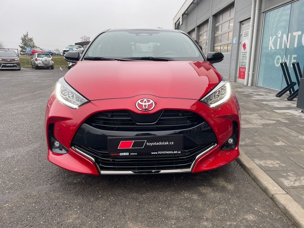Toyota Yaris, 1.5 HEV 130k Executive - fotka 2