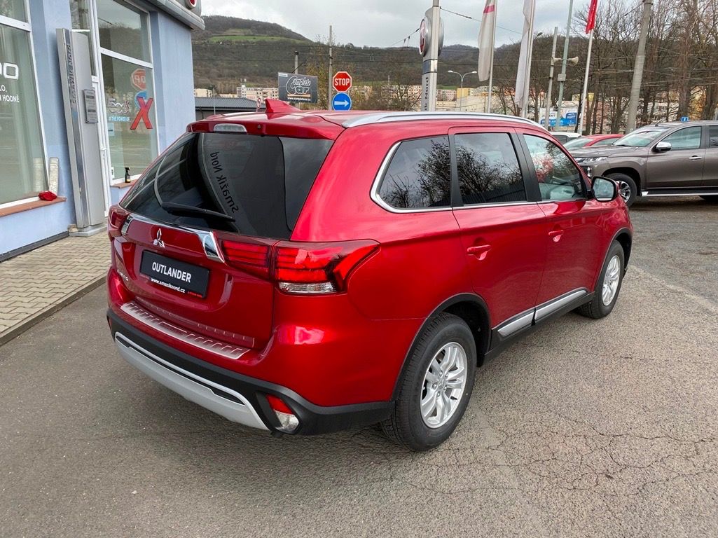 Mitsubishi Outlander, 2.0 AUT,1majitel koupeno V ČR - fotka 2