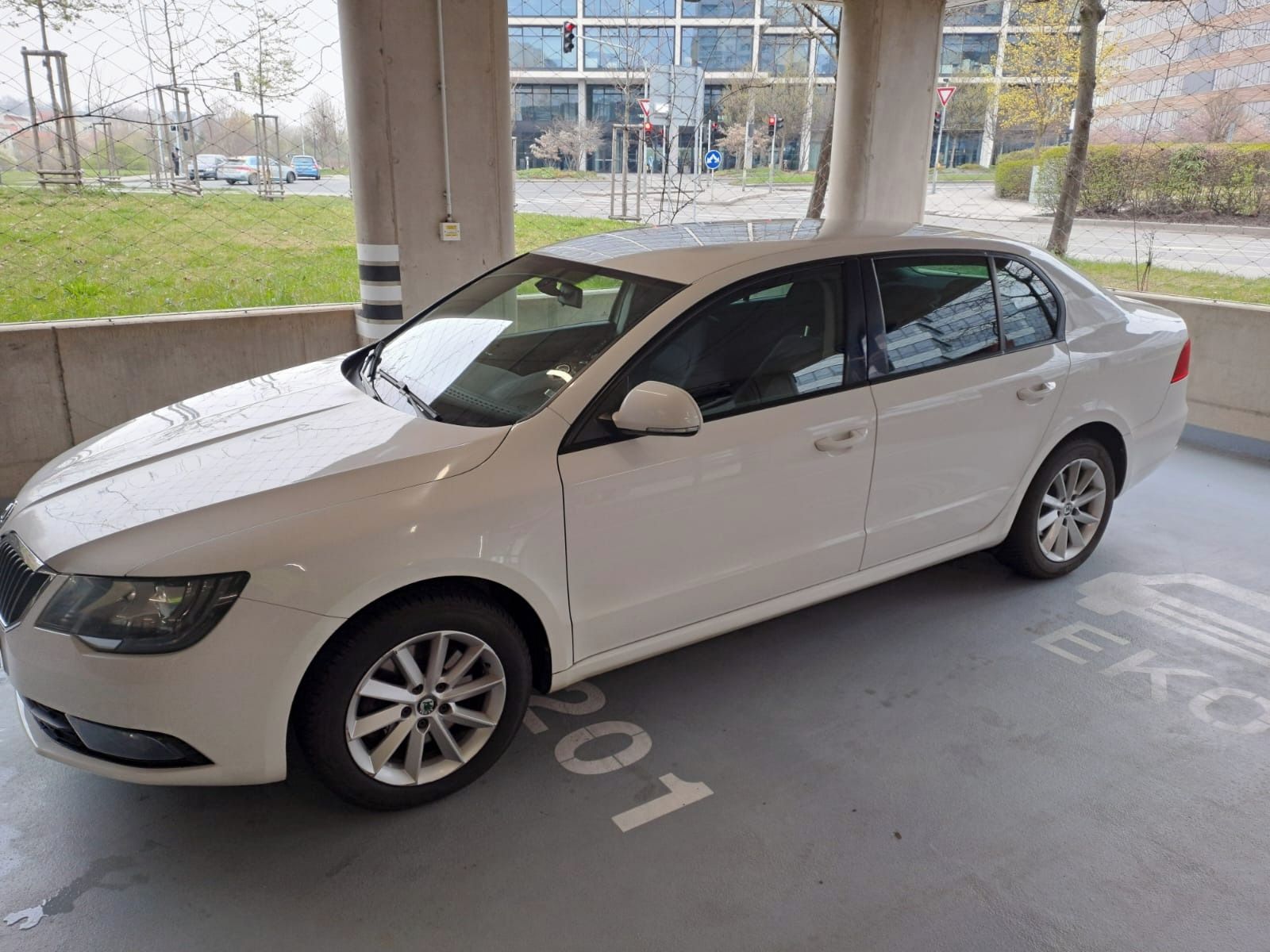 Škoda Superb, 2.OTDi 103kw/140k-Facelift - fotka 4