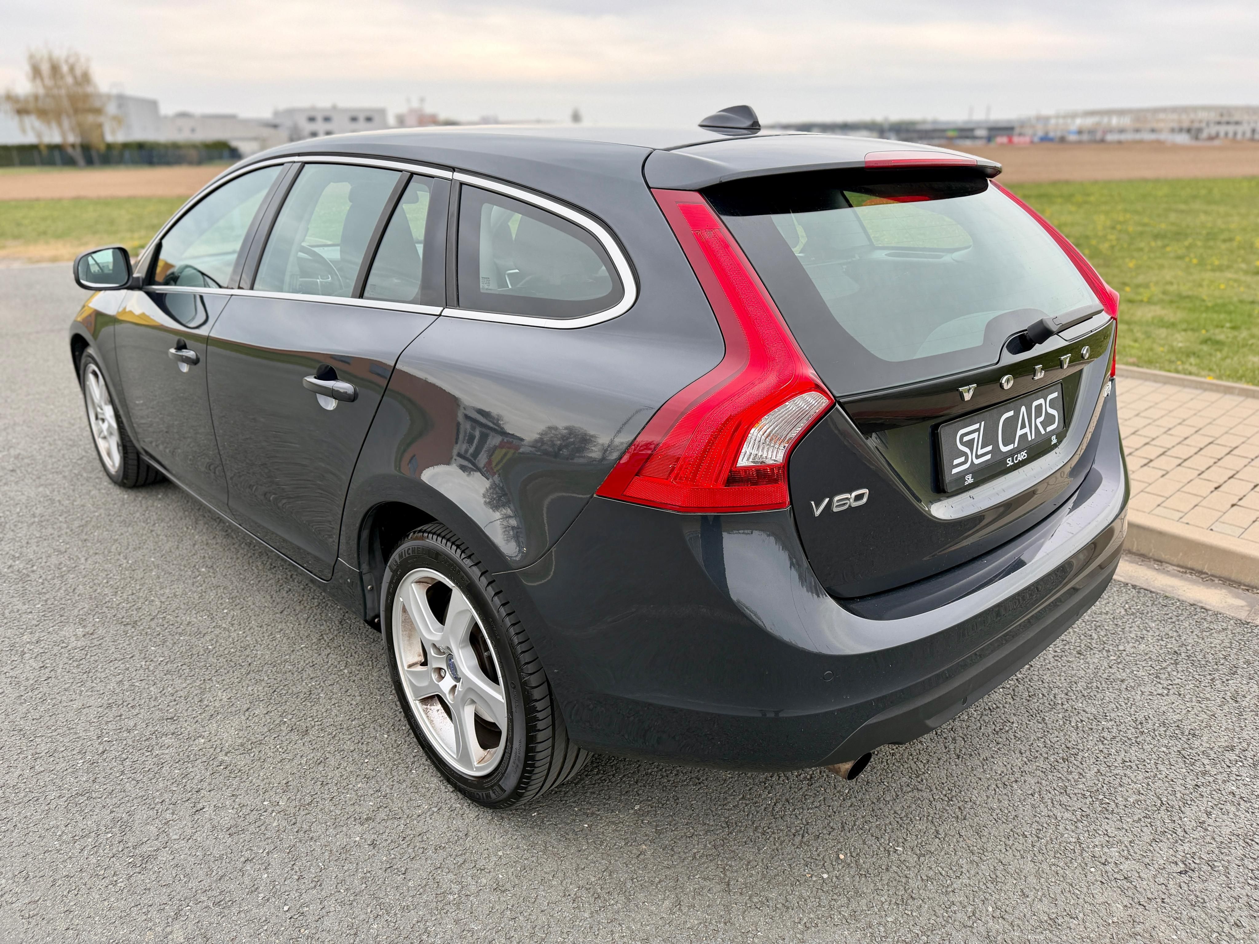 Volvo V60, 1.6 D XENONY NAVIGACE SERVISKA - fotka 3