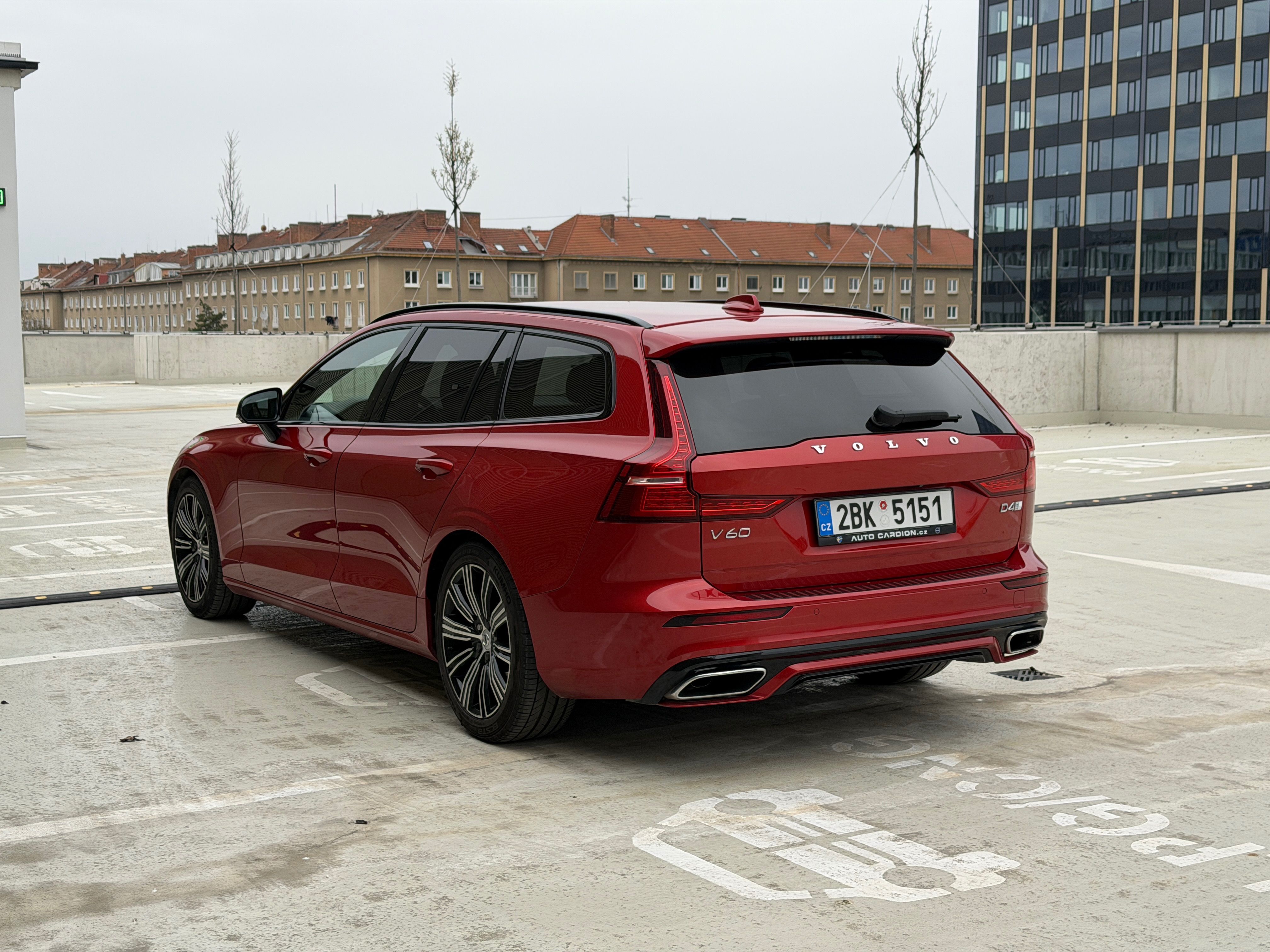 Volvo V60, D4 FWD R-DESIGN POLESTAR - fotka 3