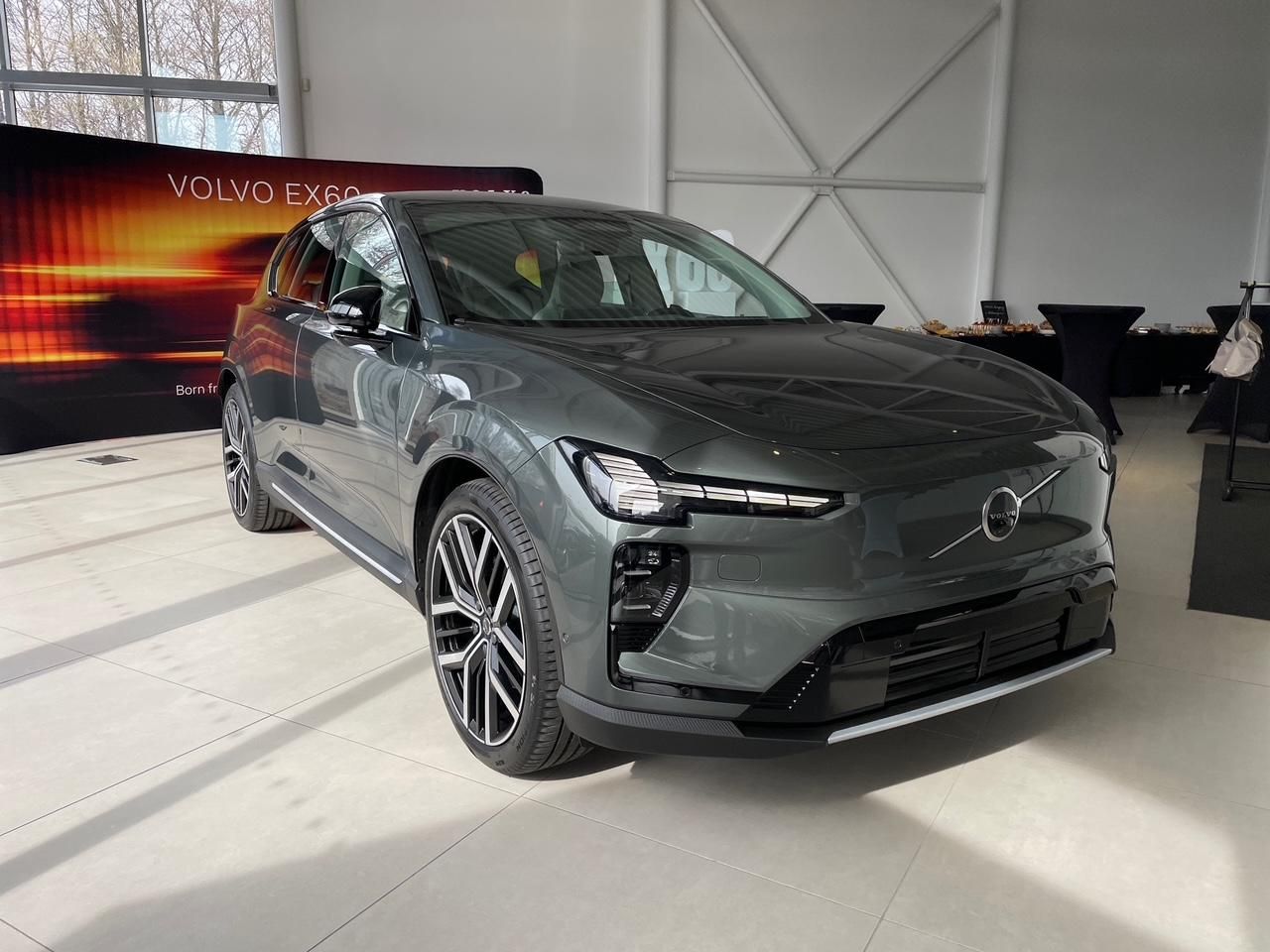 Volvo EX60, P10 AWD - fotka 5