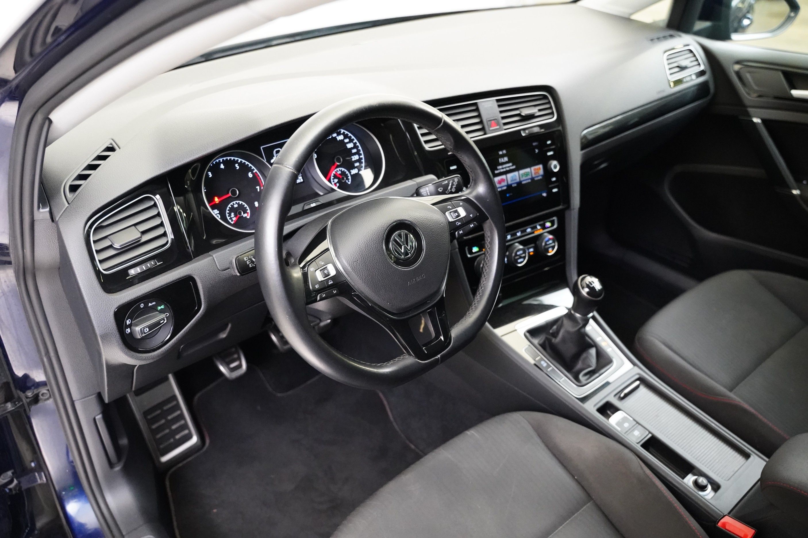 Volkswagen Golf, 1.0 TSI 81 kW Sound - fotka 5