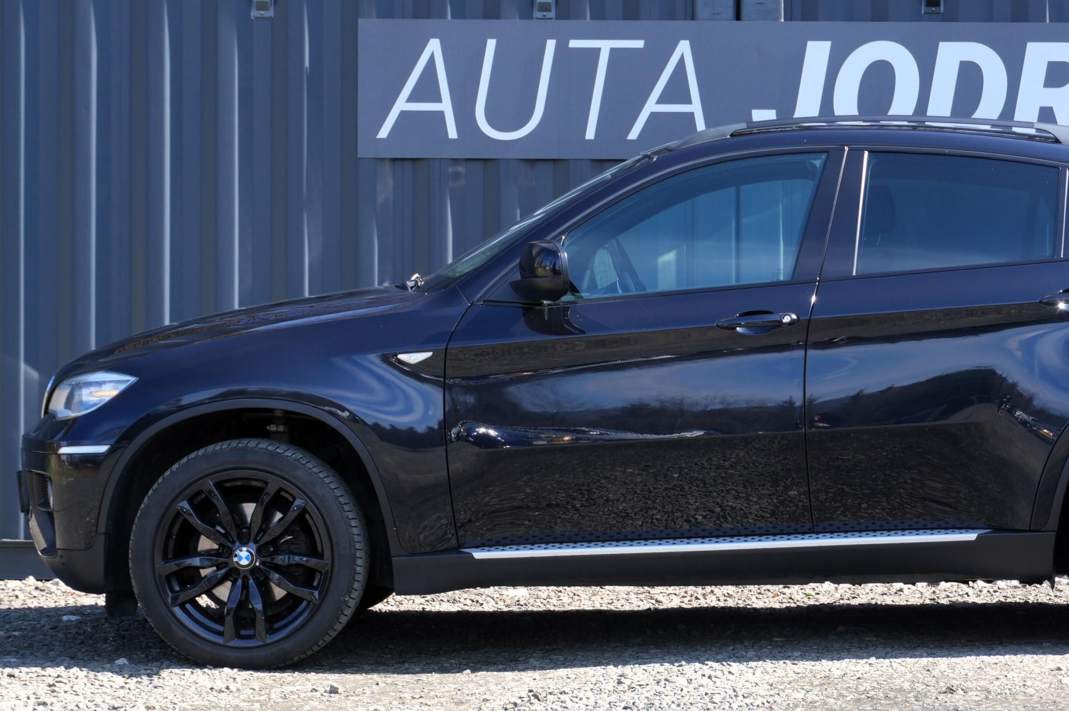 BMW X6, 30d, Webasto, LED, HUD, Tažné - fotka 2