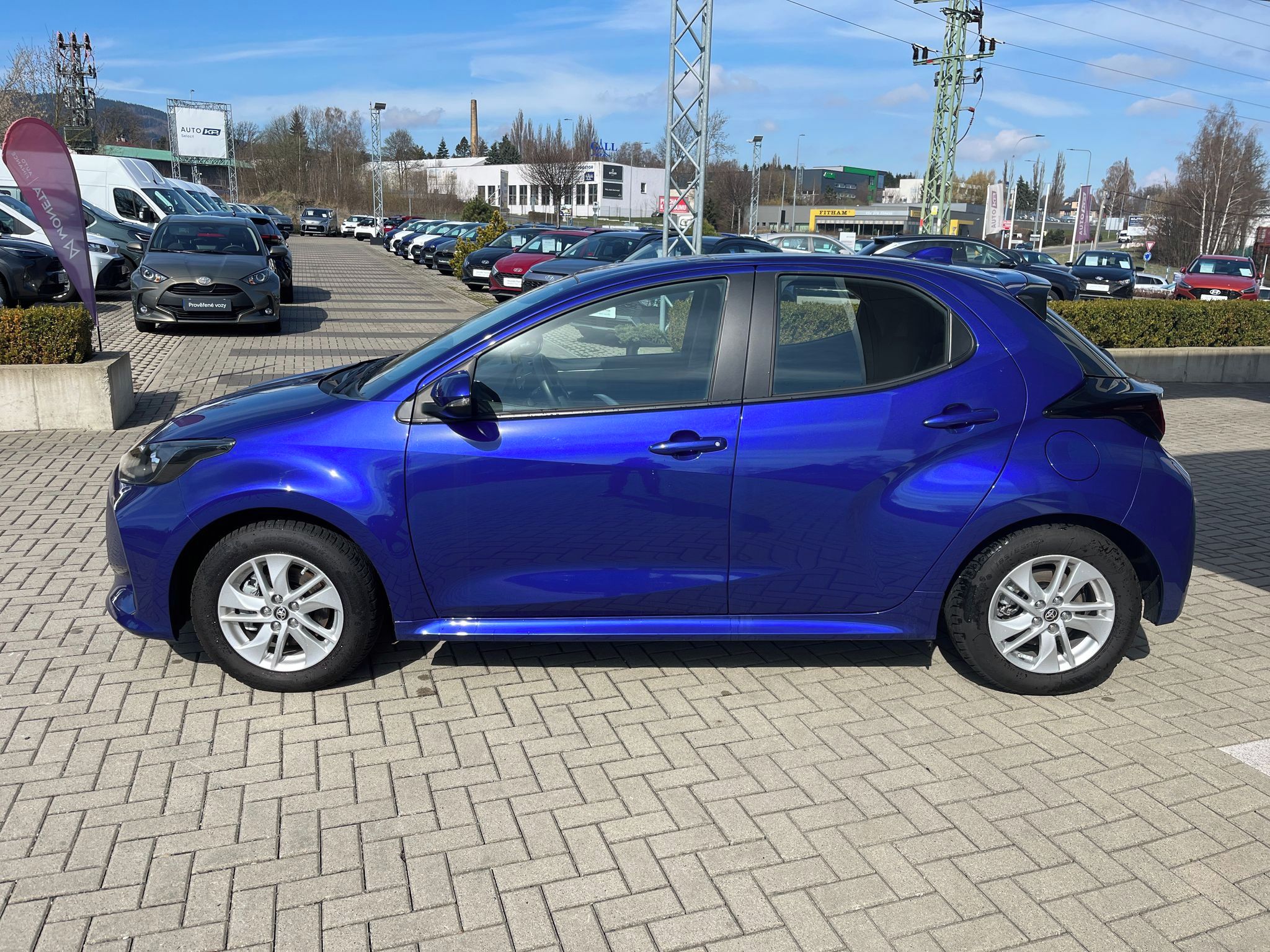 Toyota Yaris, 1.5 Hybrid e-CVT Comfort - fotka 3