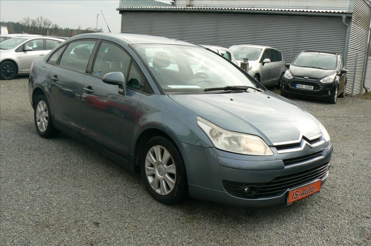 Citroën C4, 1,6 I  16V-1. MAJITEL ČR - fotka 2