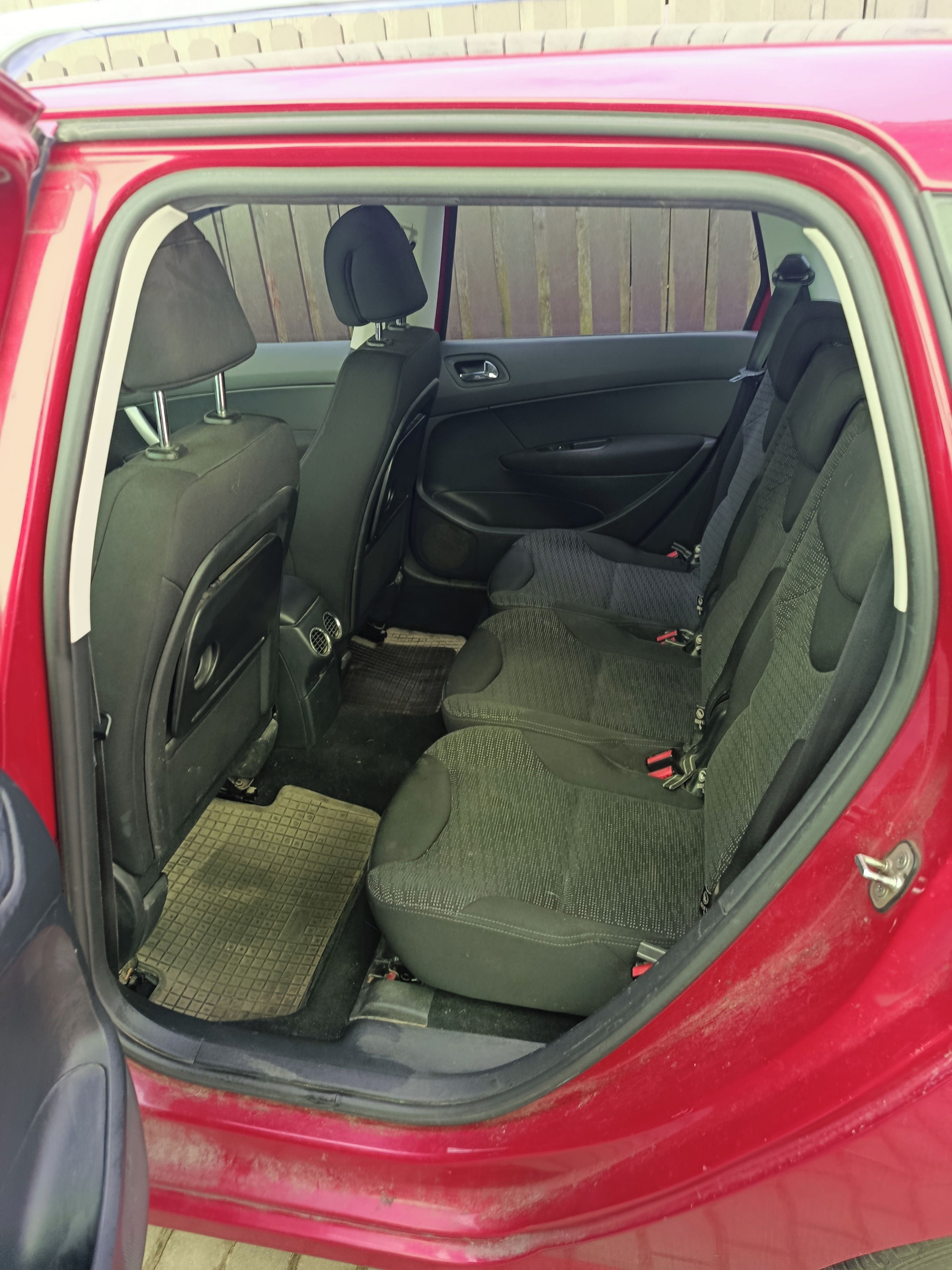 Peugeot 308, PEUGEOT 308 SW-1,6 VTi 88 KW - fotka 4