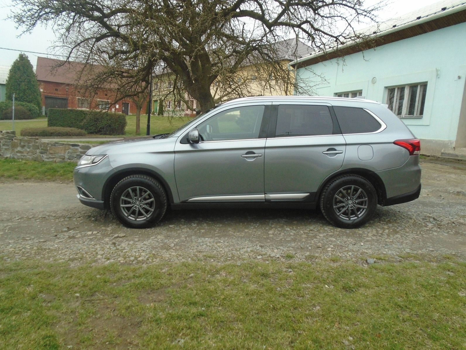 Mitsubishi Outlander, 2.2D.110kw,4x4autom.prevodovka - fotka 3