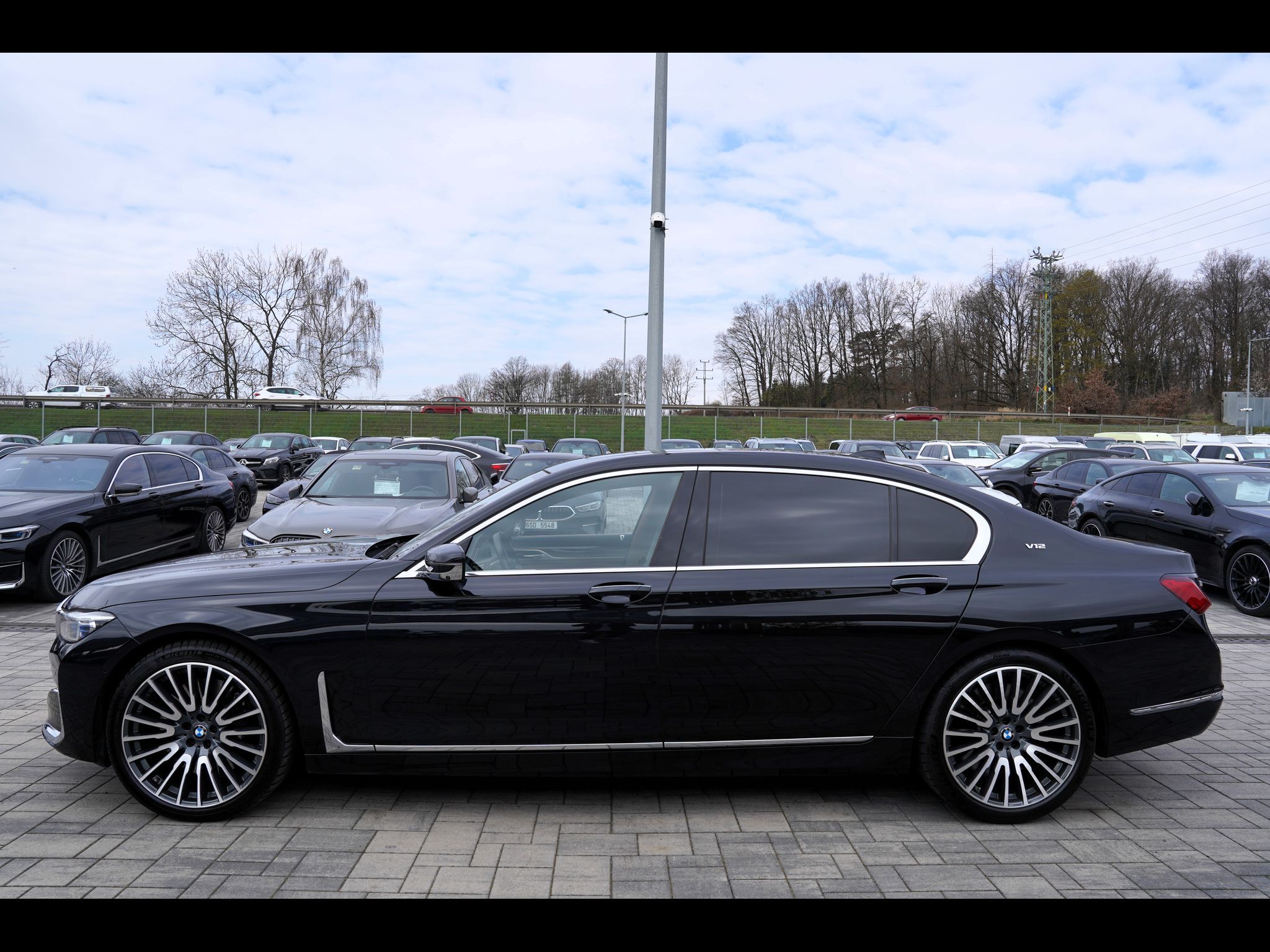 BMW Řada 7, M760Li xDrive/6.6i/V12/590PS - fotka 3
