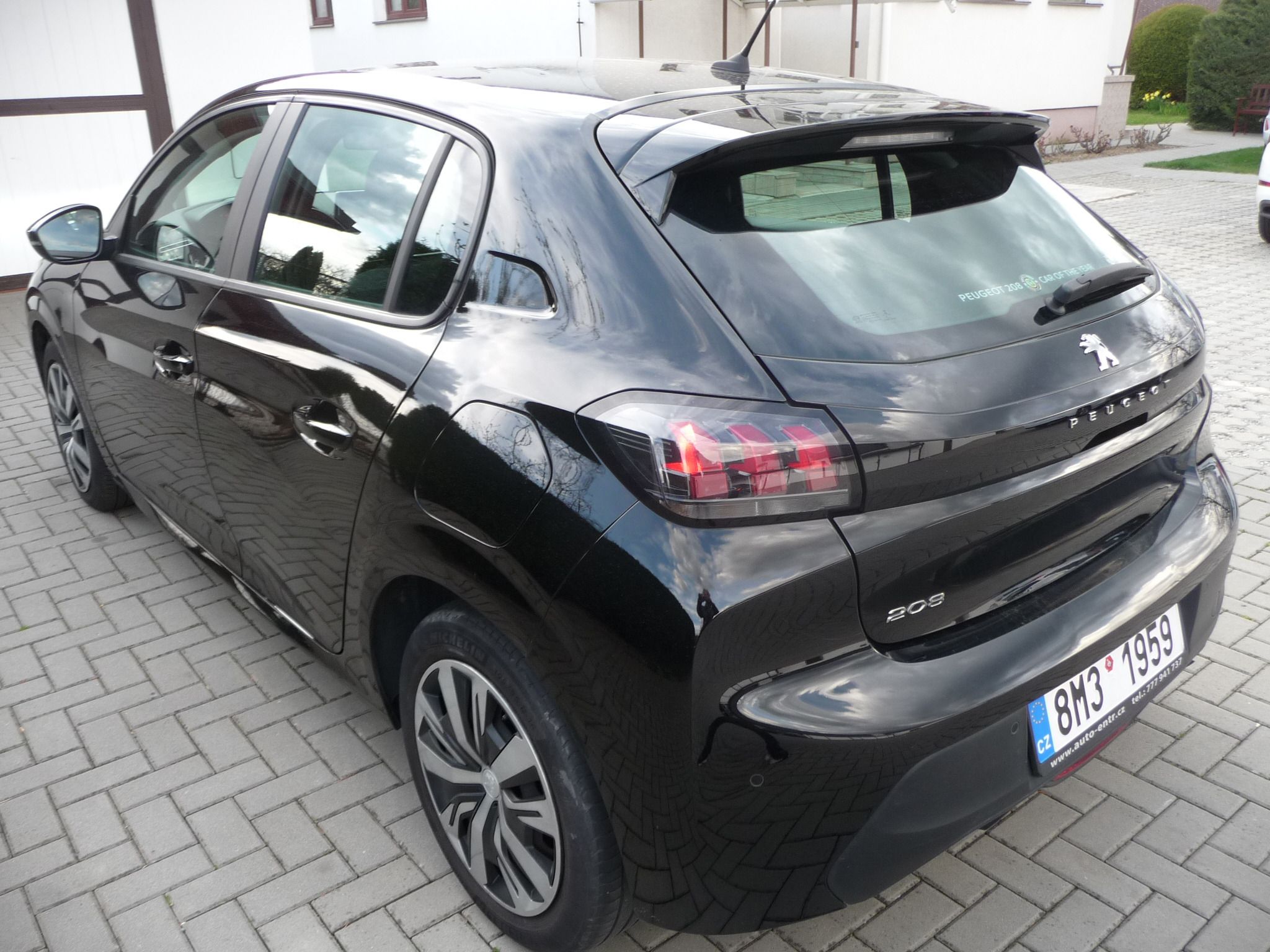 Peugeot 208, 1.2i Alure Puretech po 1.majit - fotka 6