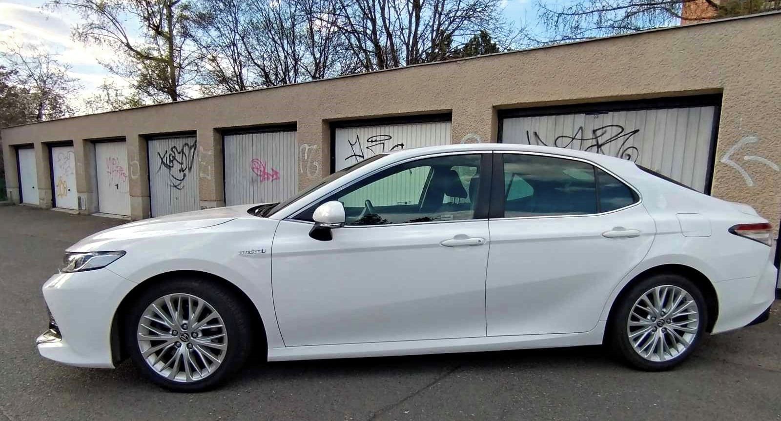 Toyota Camry, 2.5 Hybrid, Automat, ČR,2.maj - fotka 2