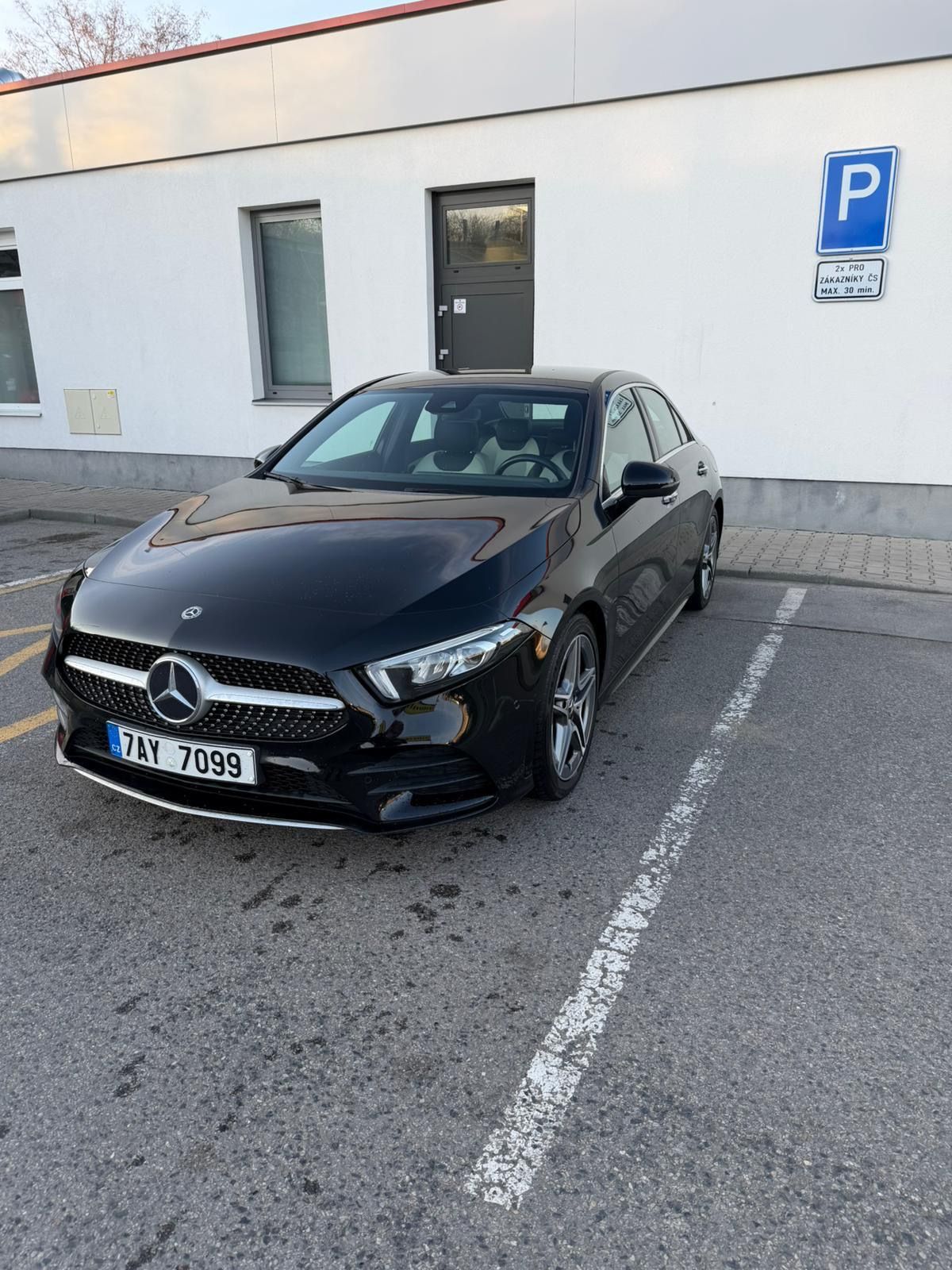 Mercedes-Benz Třídy A, Mercedes-Benz A180d sedan