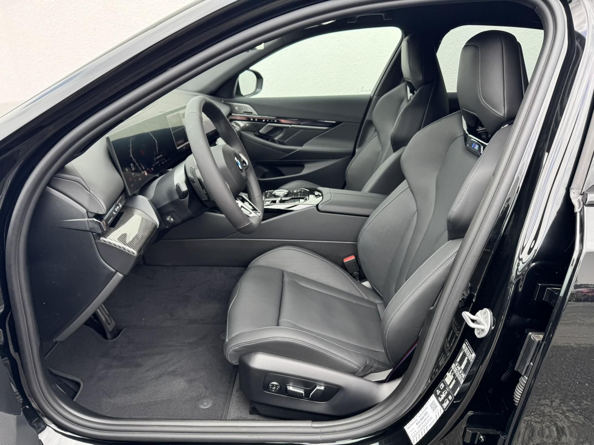 BMW Řada 5, 540d xDrive Sedan - fotka 6