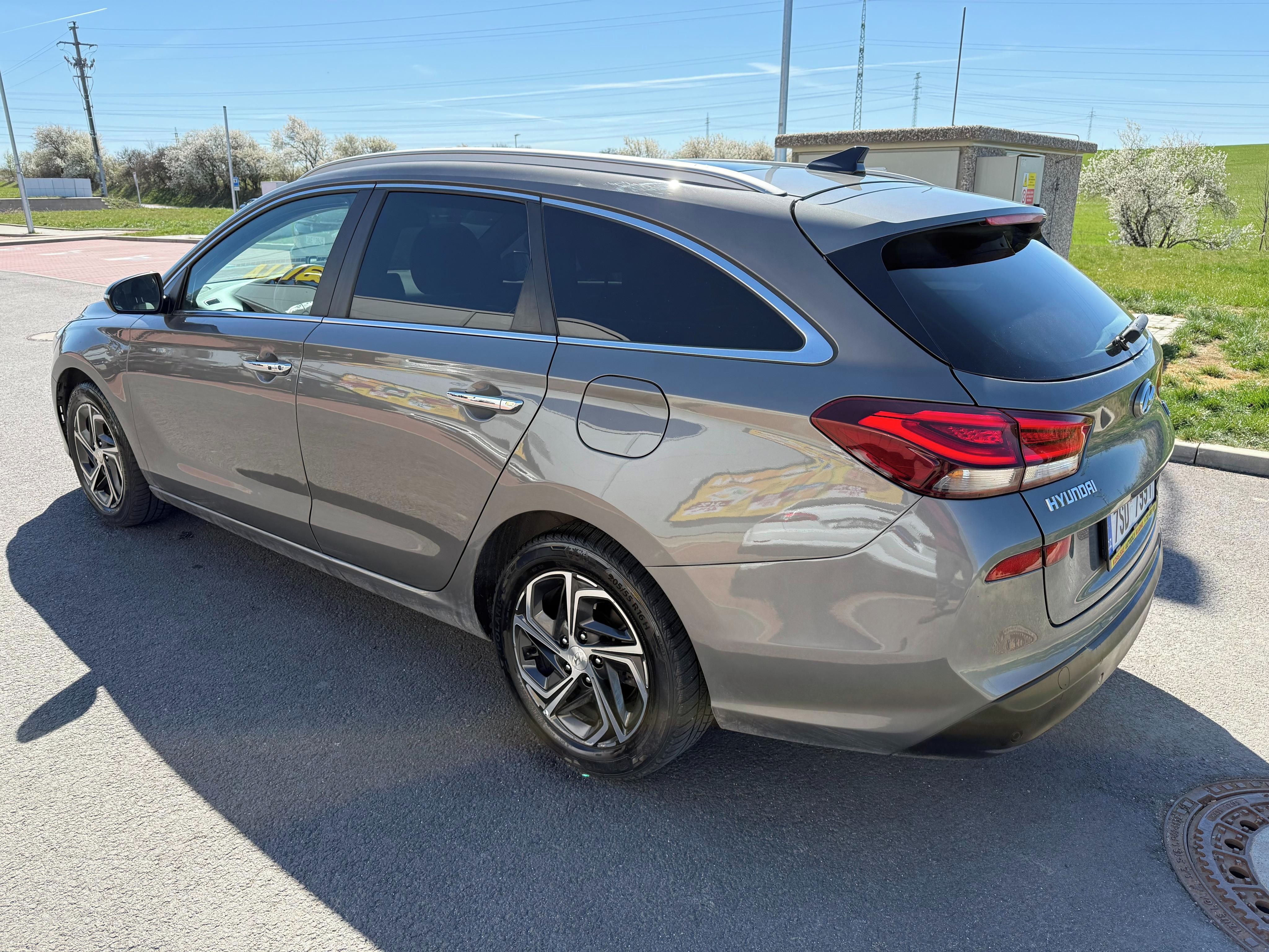 Hyundai i30, 1.4i 103kW maximální výbava - fotka 4