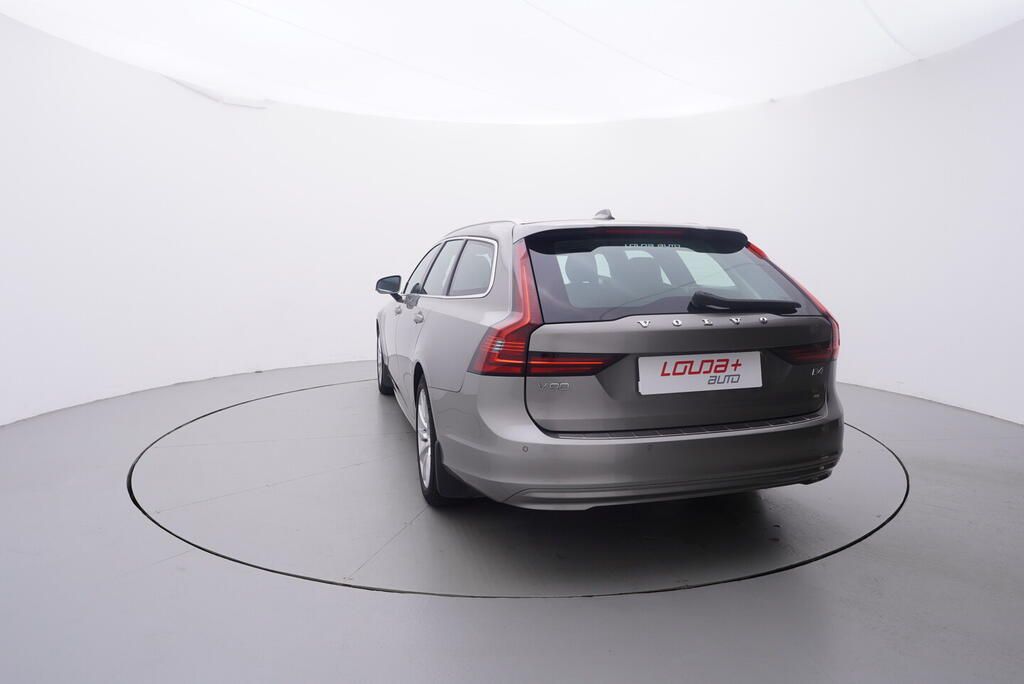 Volvo V90, Momentum 2.0 D4 145 kW - fotka 4