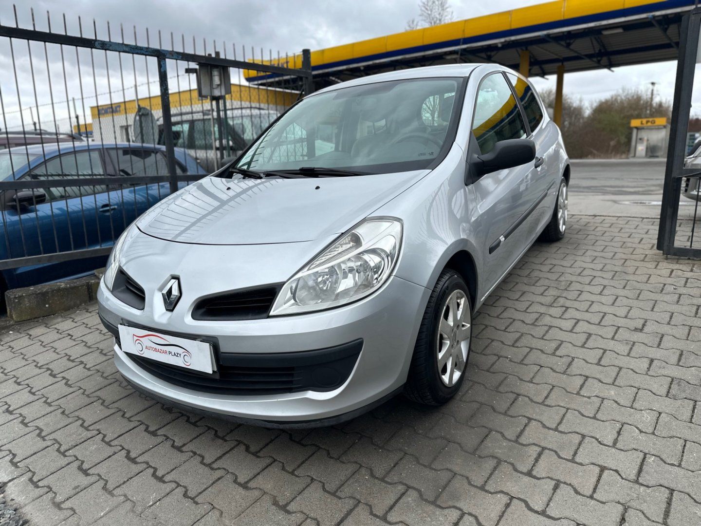 Renault Clio, 1.2i 100%KM, PĚKNÝ STAV - fotka 2