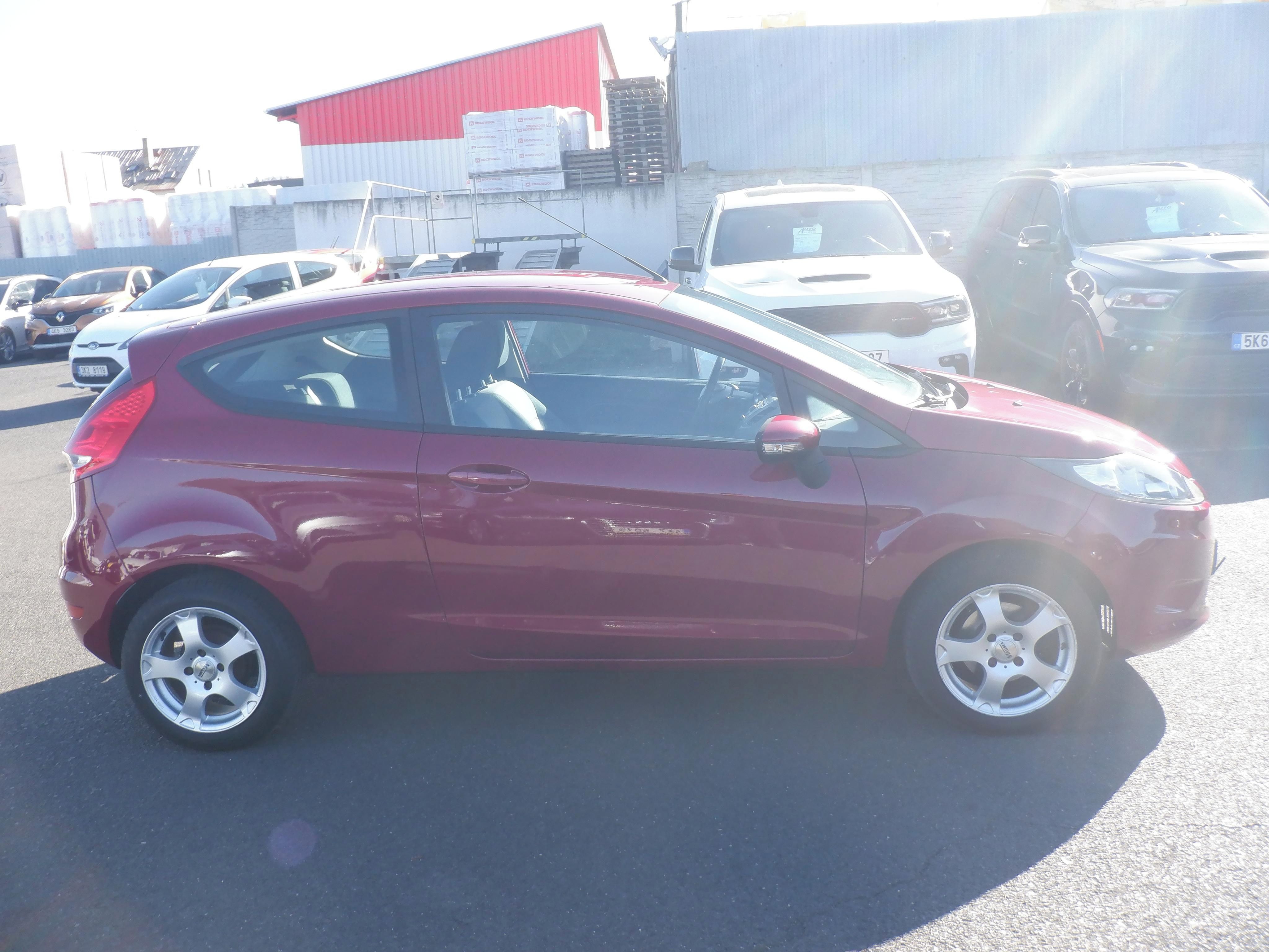 Ford Fiesta, 1.2i Ambiente - fotka 4