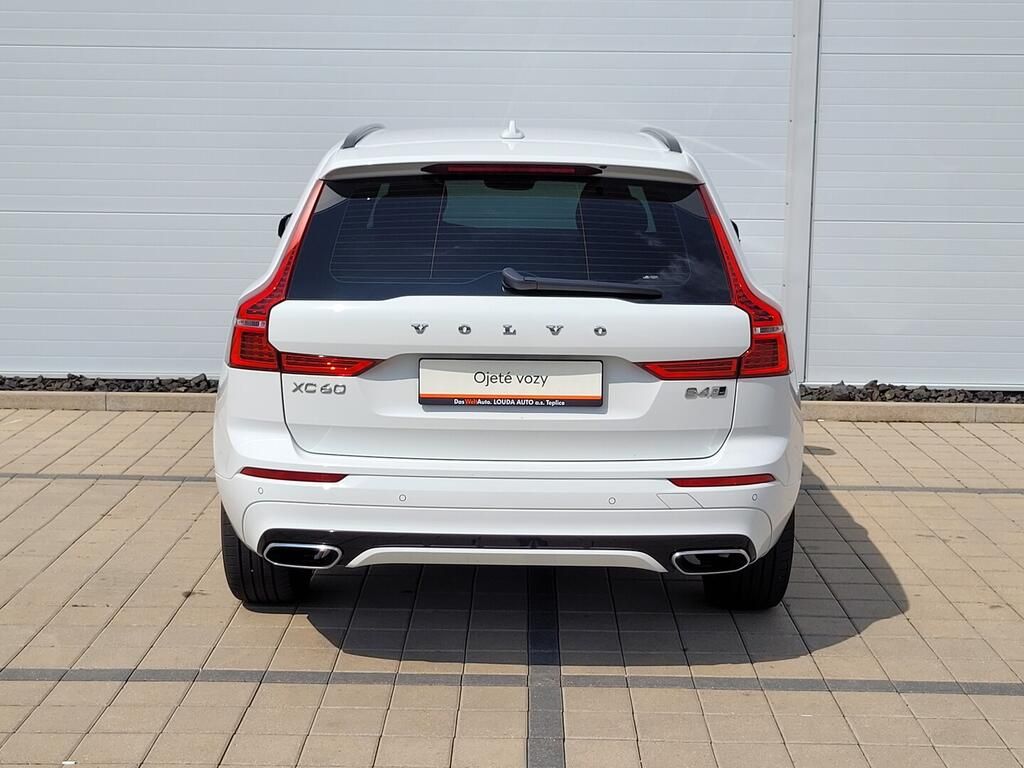 Volvo XC60, R-design 2.0 B4 145 kW - fotka 6