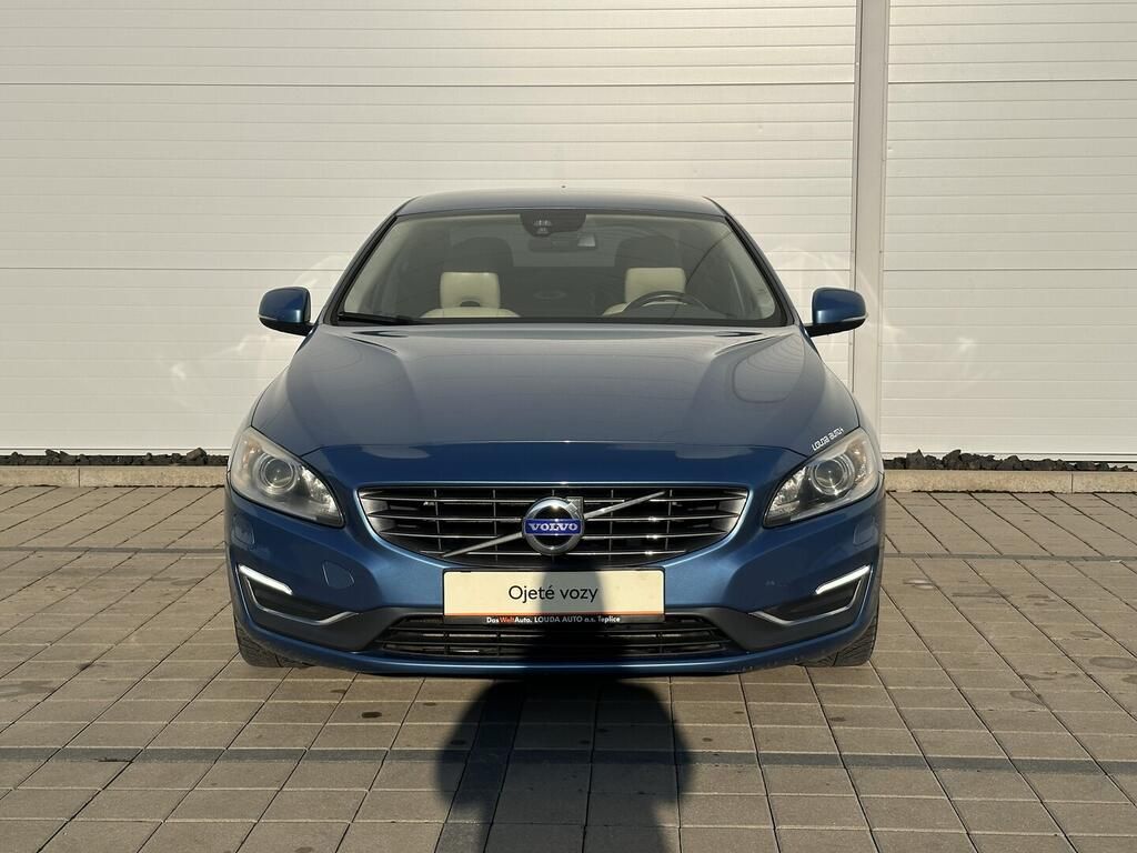 Volvo S60, Momentum 2.4 158 kW - fotka 2