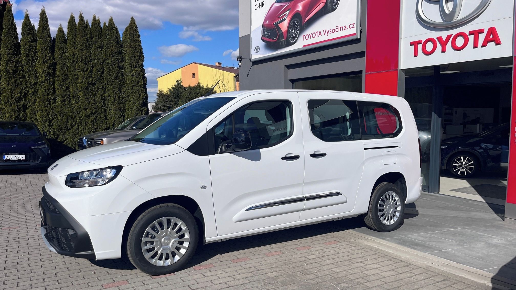 Toyota Proace City Verso, L2 1,2i 110PS Business 7 MÍST - fotka 2
