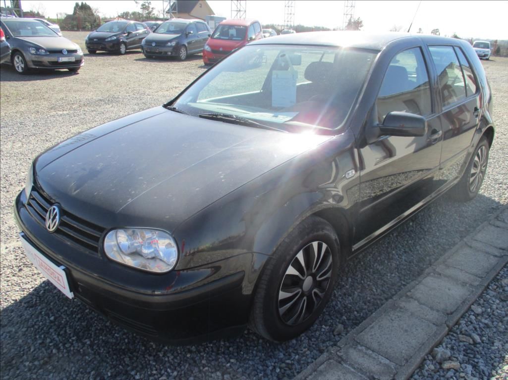 Volkswagen Golf, 1,6 i, klimatizace, ABS, - fotka 3