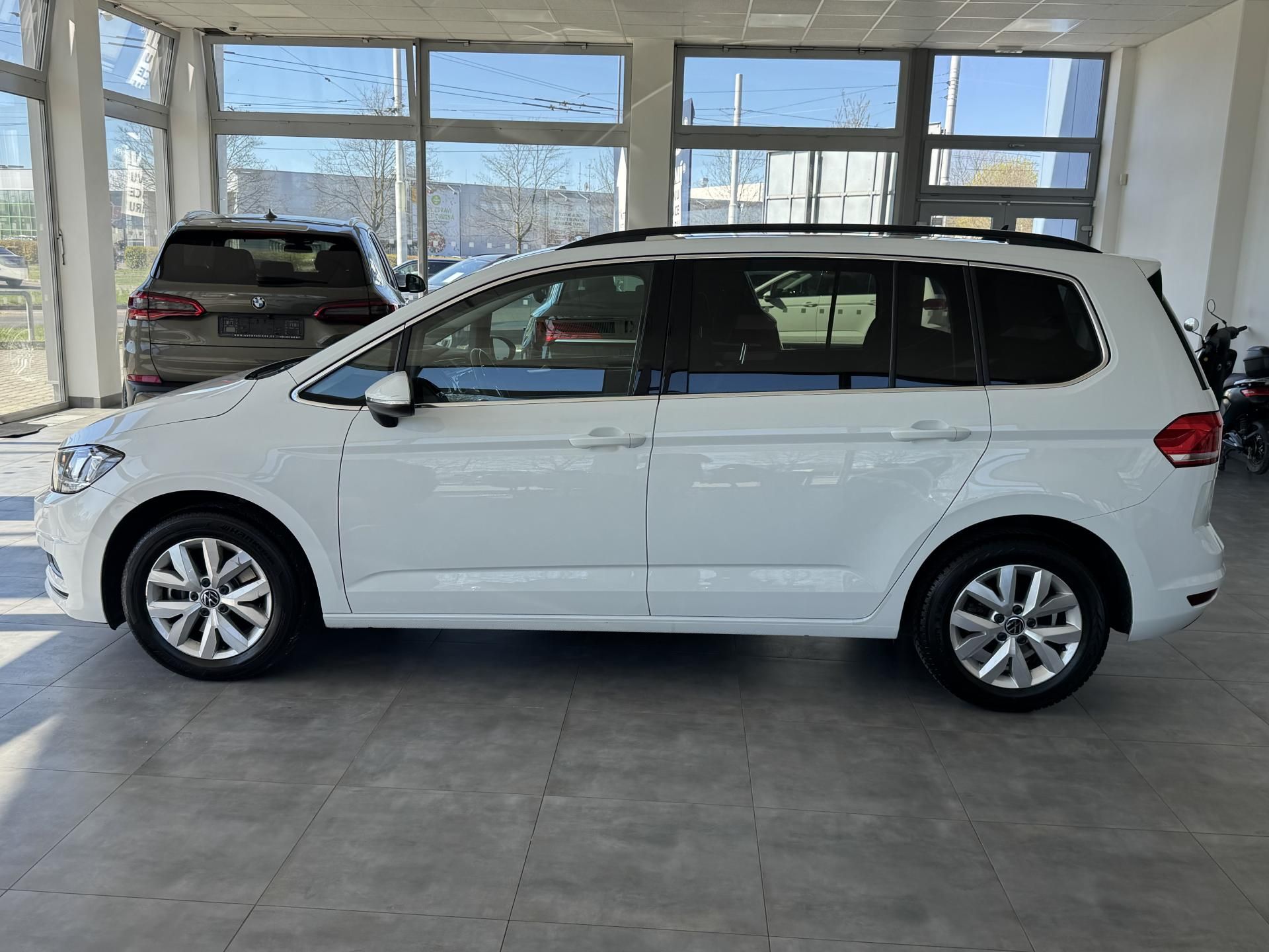 Volkswagen Touran, 2,0TDi DSG NAVIGACE KAMERA ACC - fotka 4